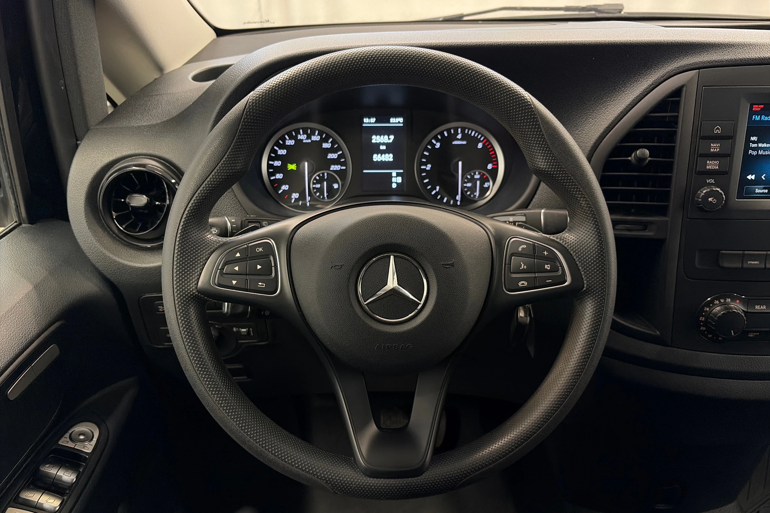 musta Mercedes-Benz Vito 2024 kuva 14.