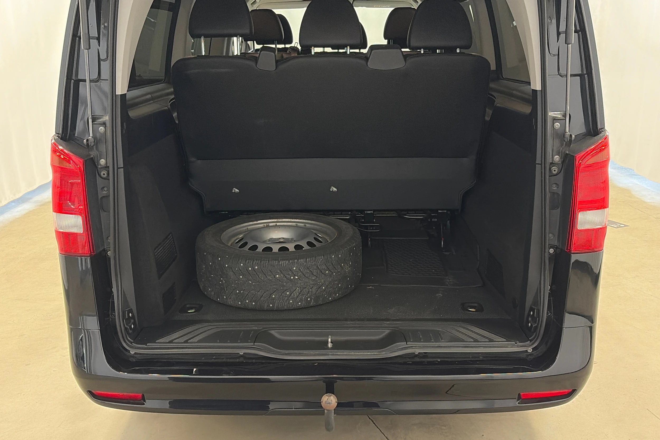 musta Mercedes-Benz Vito 2024 kuva 25.