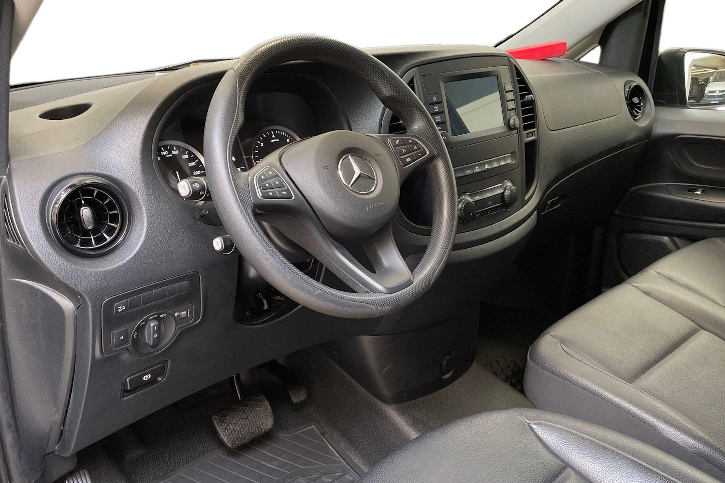 musta Mercedes-Benz Vito 2024 kuva 8.
