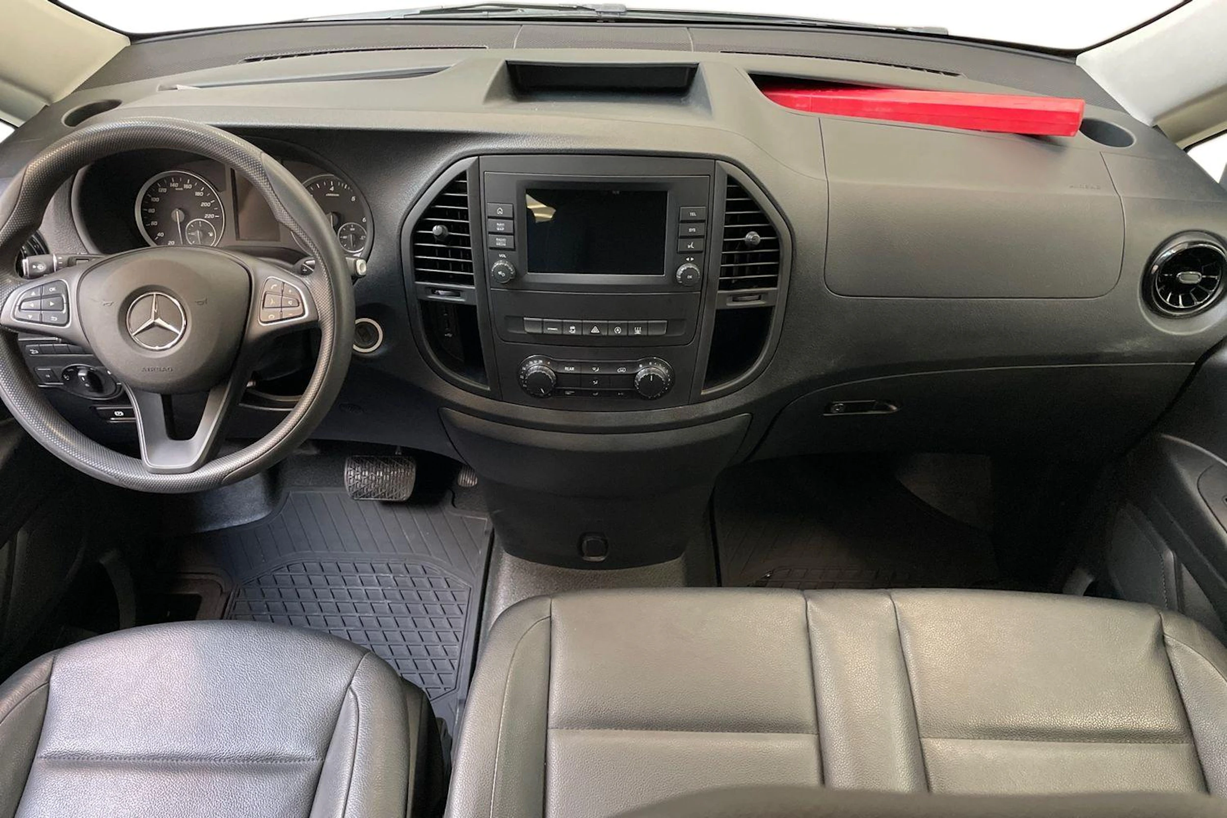 musta Mercedes-Benz Vito 2024 kuva 9.