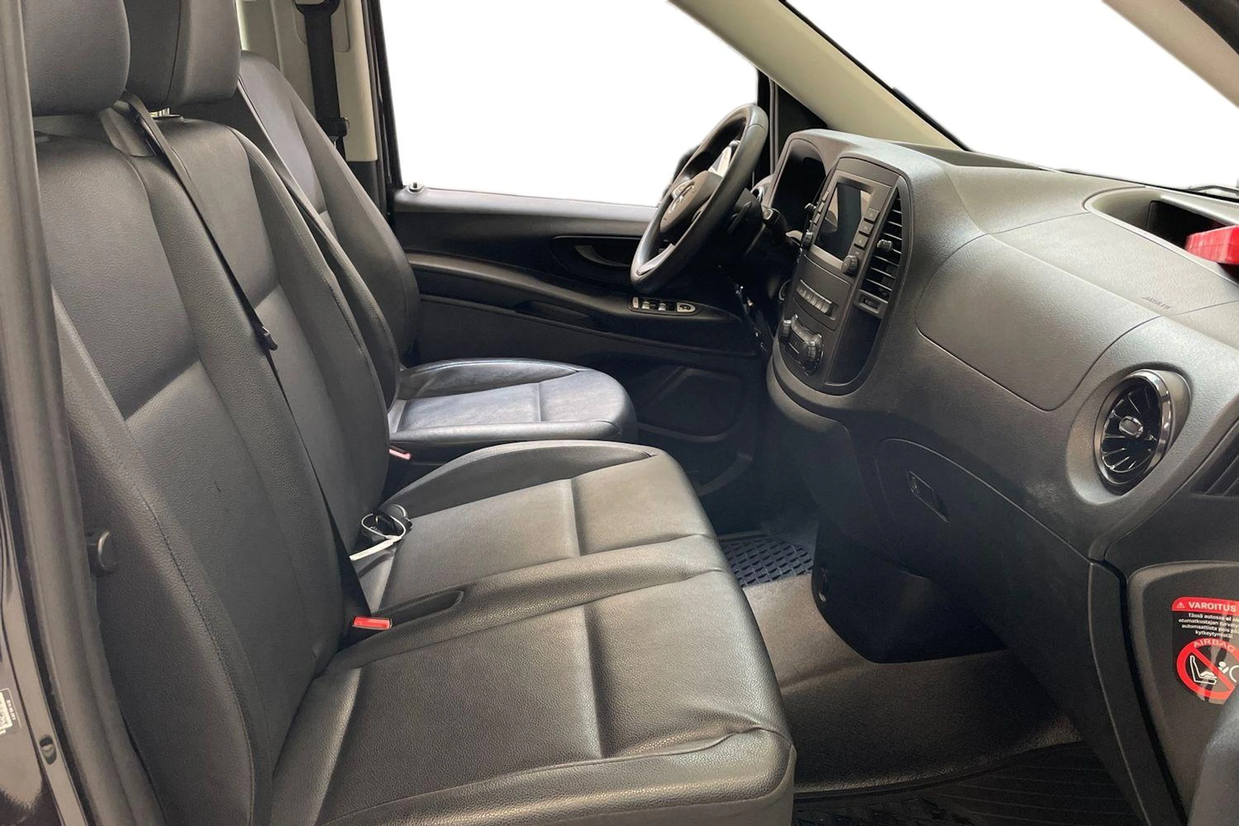 musta Mercedes-Benz Vito 2024 kuva 11.
