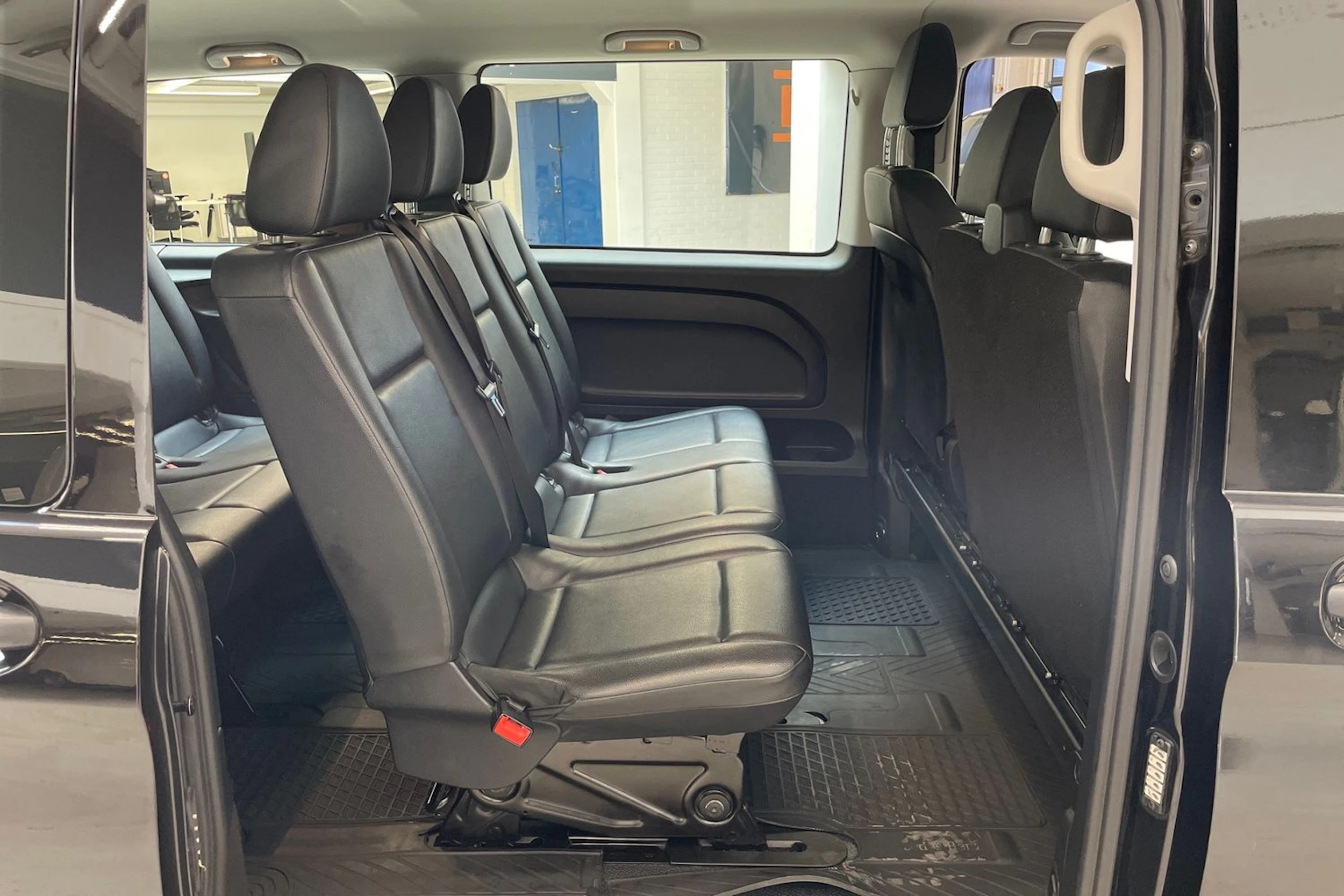 musta Mercedes-Benz Vito 2024 kuva 15.