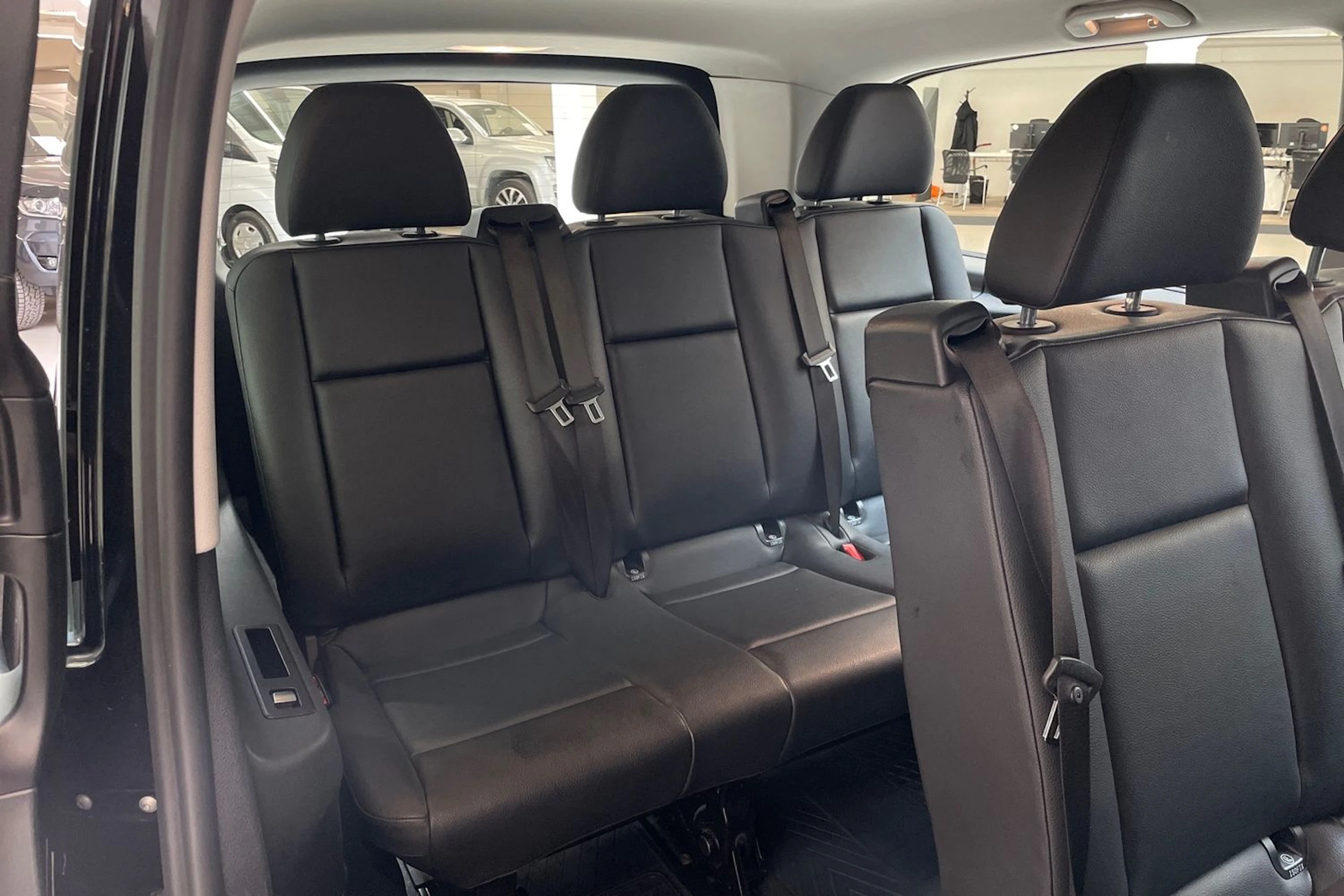 musta Mercedes-Benz Vito 2024 kuva 16.