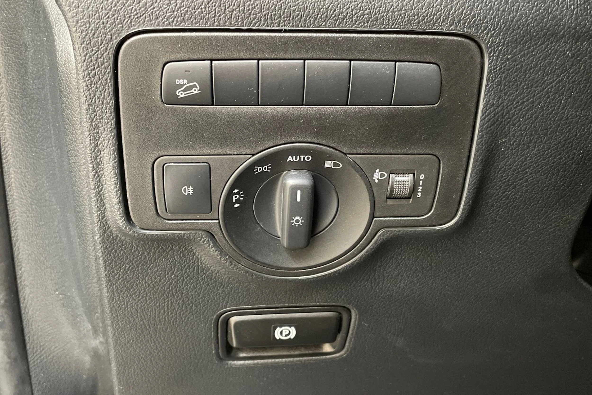 musta Mercedes-Benz Vito 2024 kuva 18.