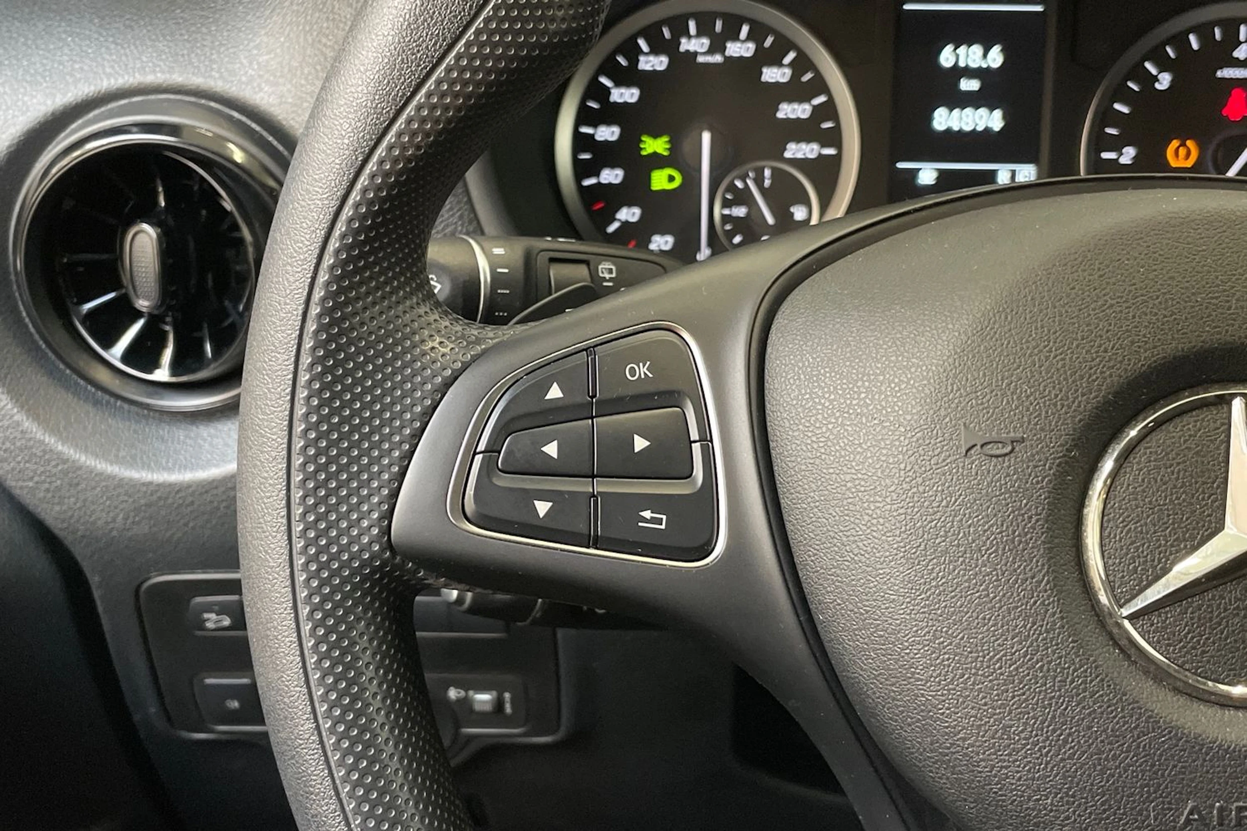 musta Mercedes-Benz Vito 2024 kuva 20.