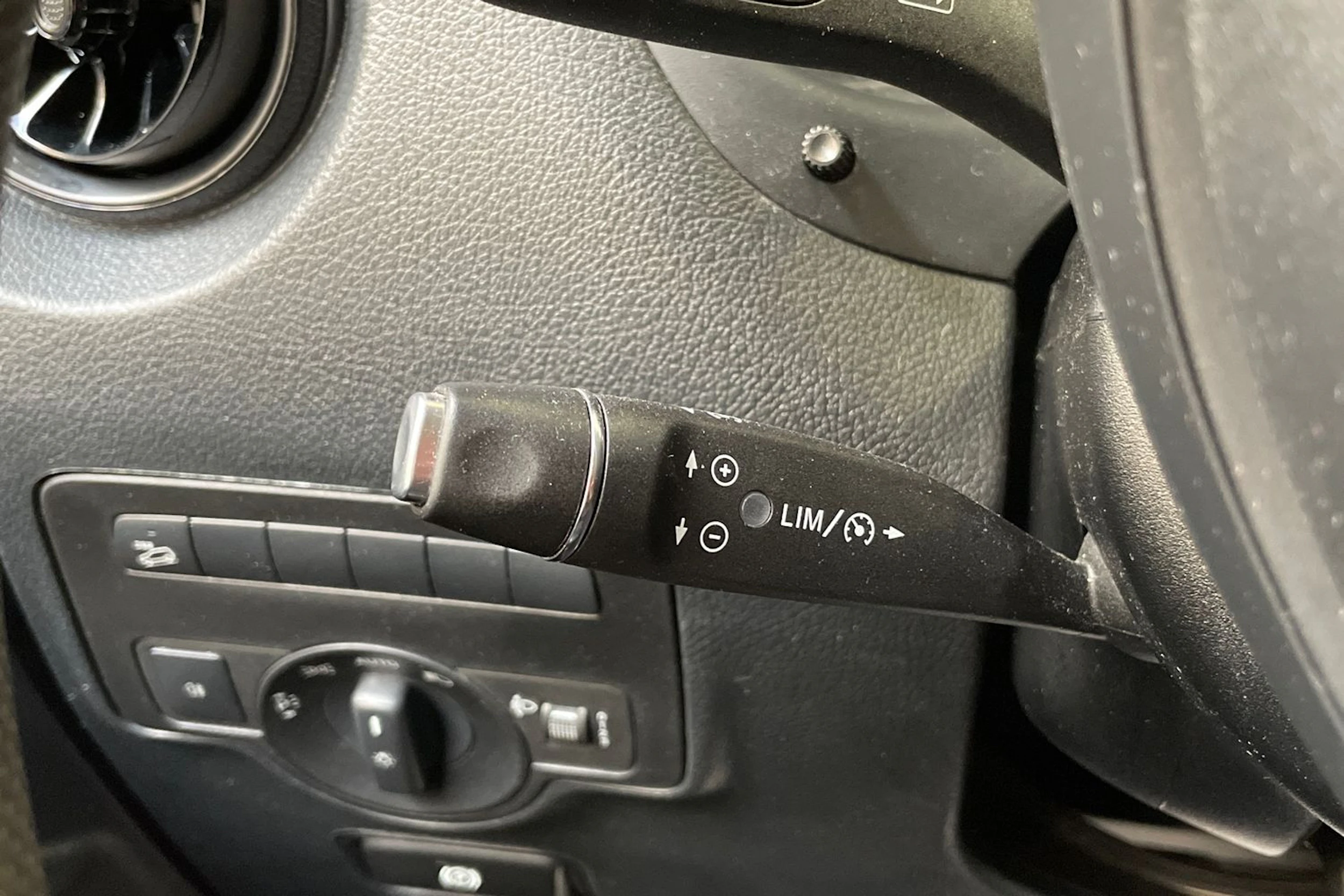 musta Mercedes-Benz Vito 2024 kuva 24.