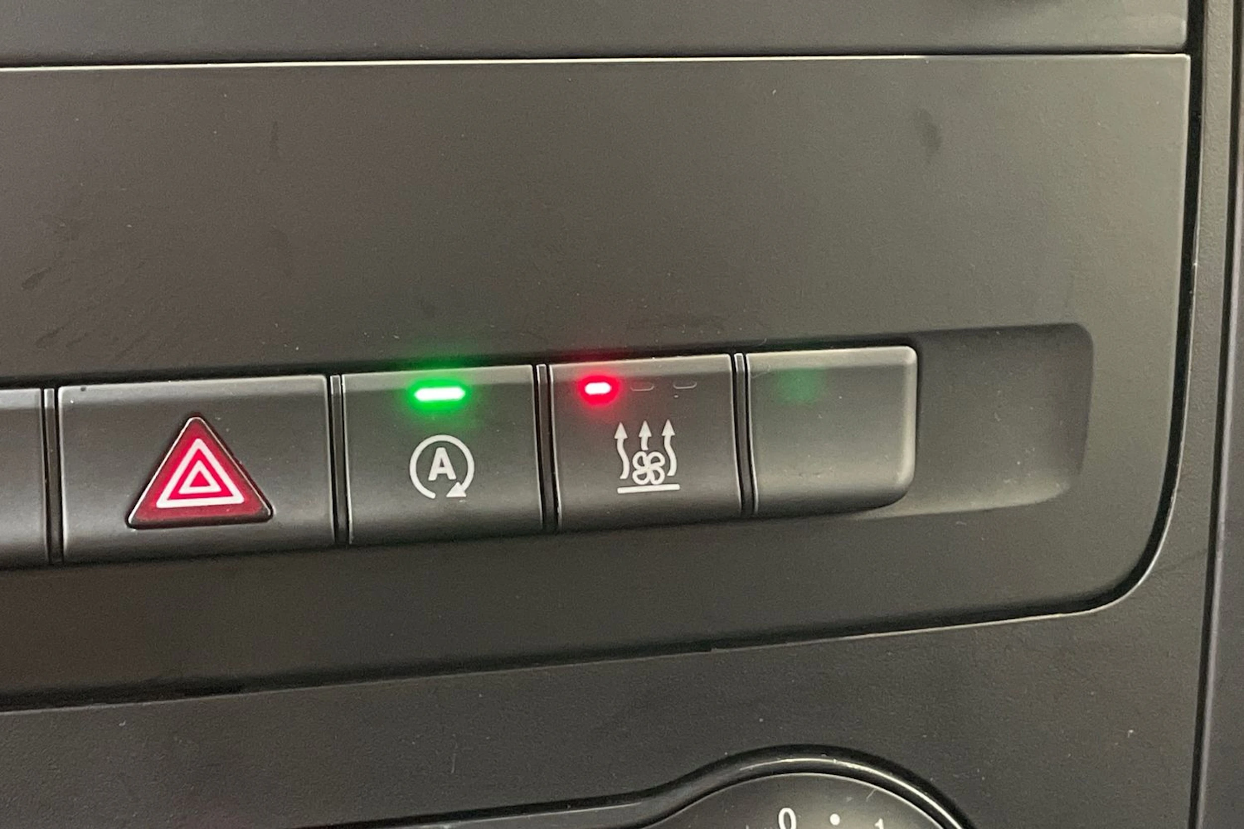 musta Mercedes-Benz Vito 2024 kuva 27.
