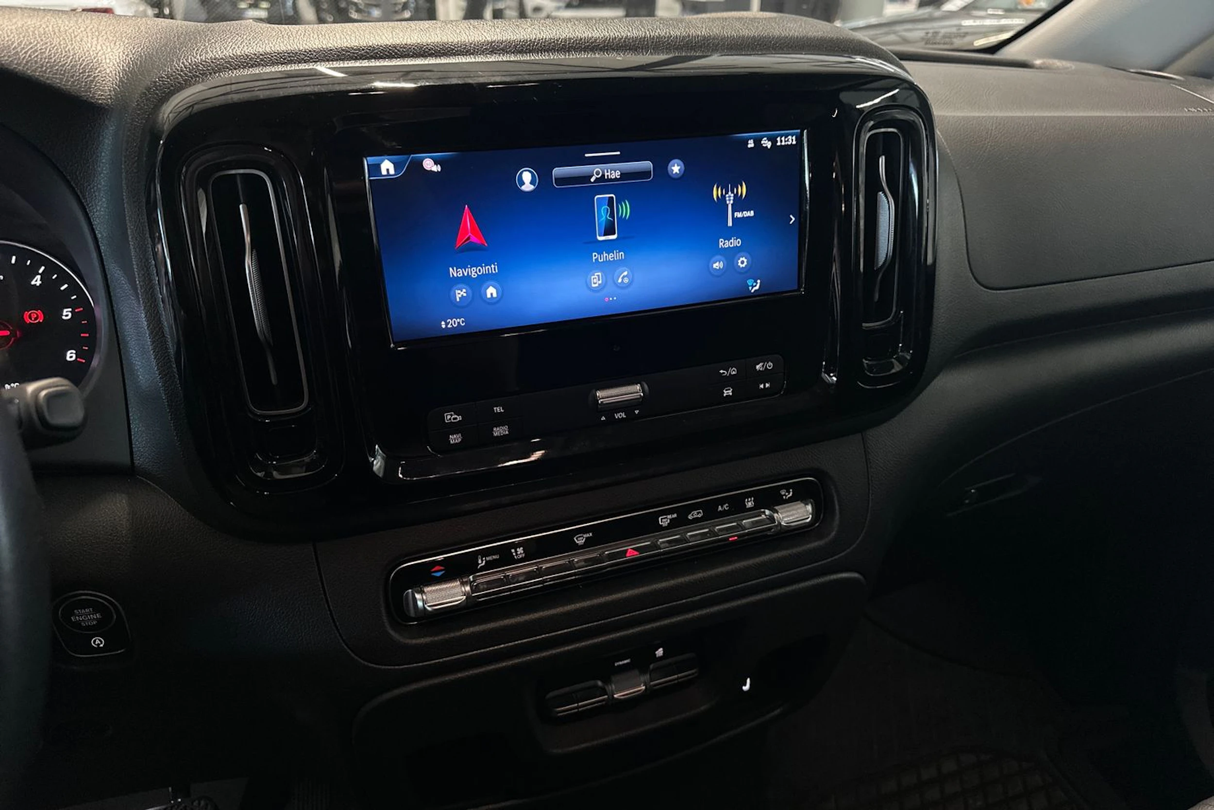 sininen Mercedes-Benz Vito 2024 kuva 4.