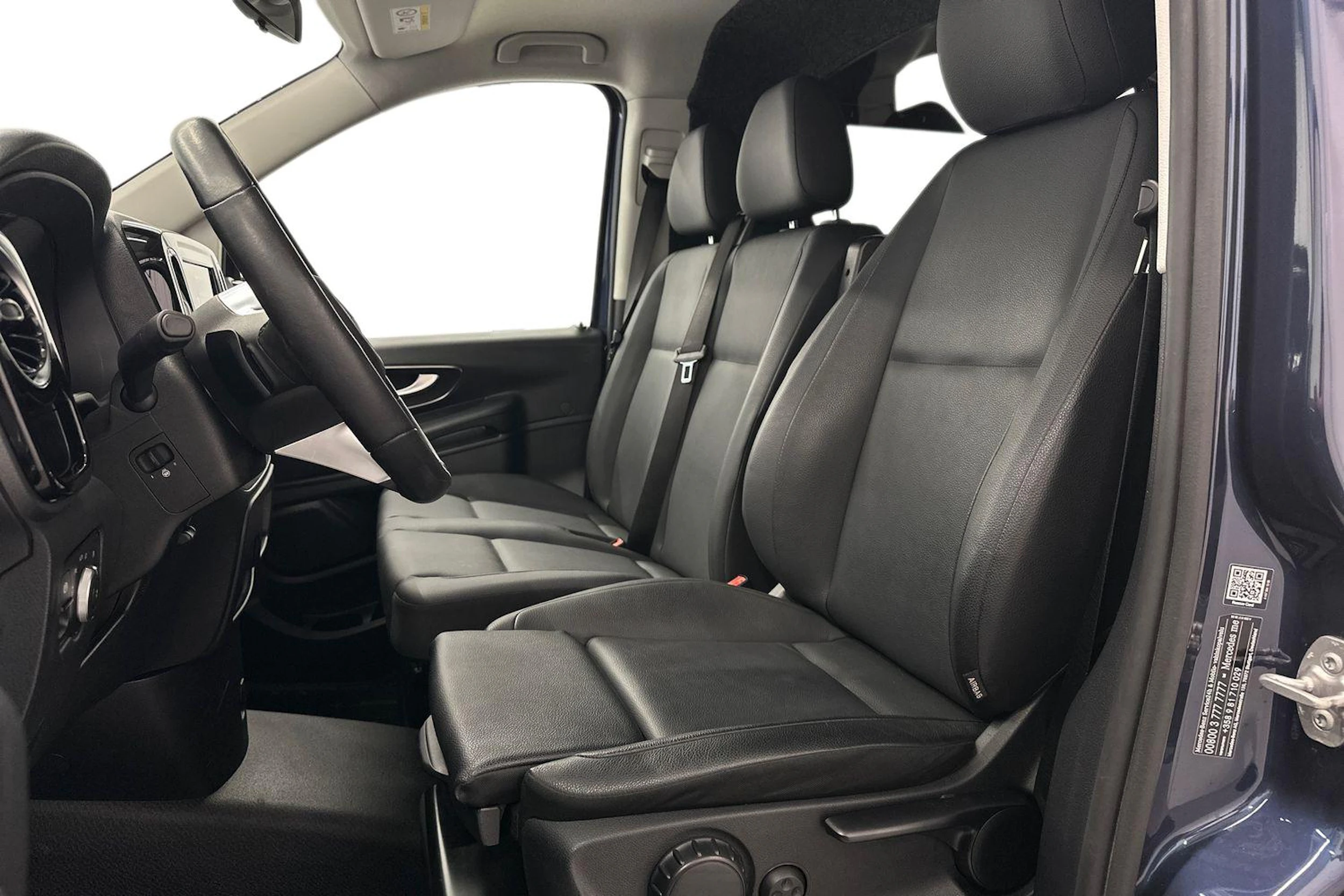 sininen Mercedes-Benz Vito 2024 kuva 8.