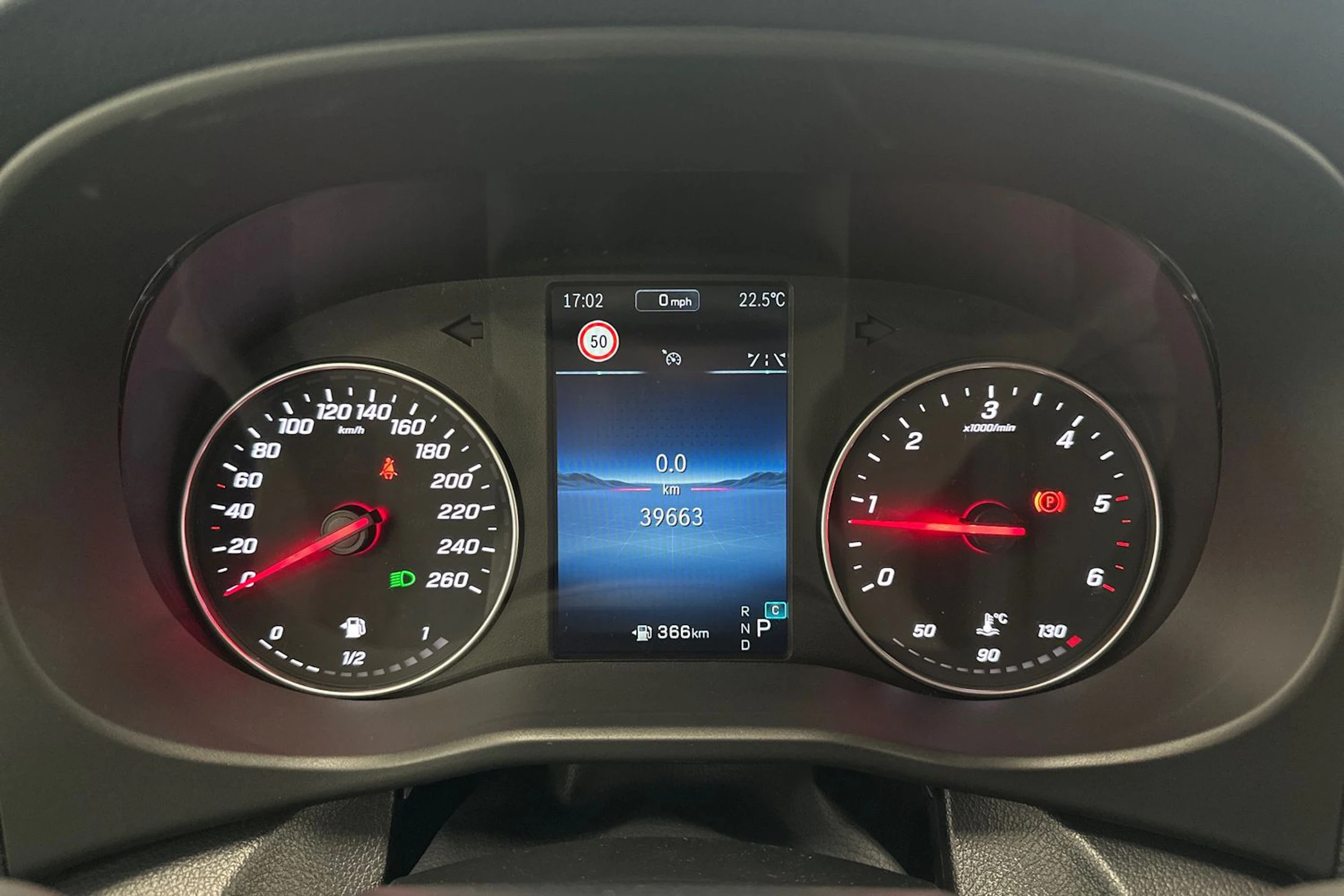 sininen Mercedes-Benz Vito 2024 kuva 13.