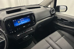 sininen Mercedes-Benz Vito 2024 kuva 15.