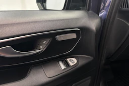 sininen Mercedes-Benz Vito 2024 kuva 26.