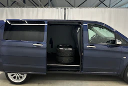 sininen Mercedes-Benz Vito 2024 kuva 28.