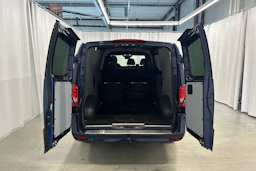 sininen Mercedes-Benz Vito 2024 kuva 30.