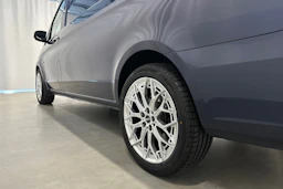 sininen Mercedes-Benz Vito 2024 kuva 31.