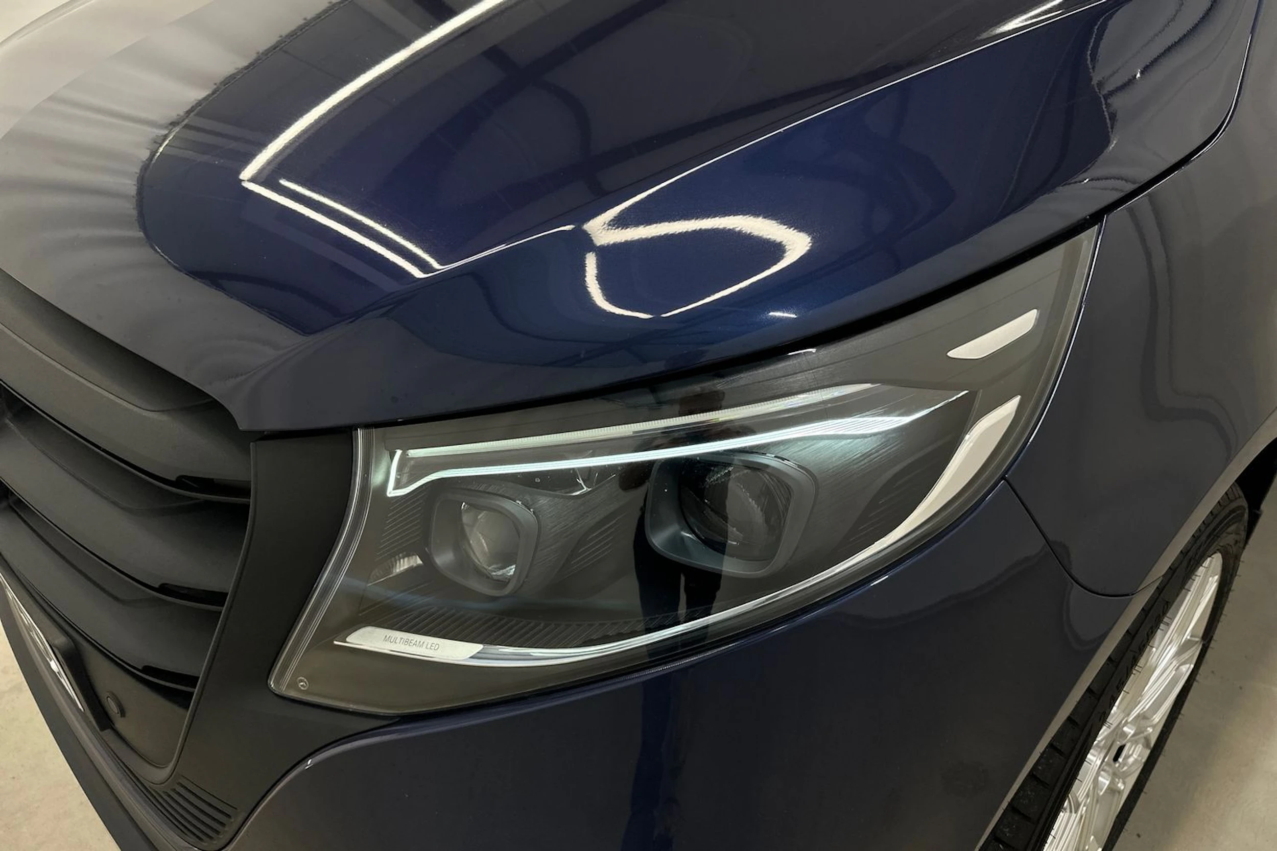 sininen Mercedes-Benz Vito 2024 kuva 33.