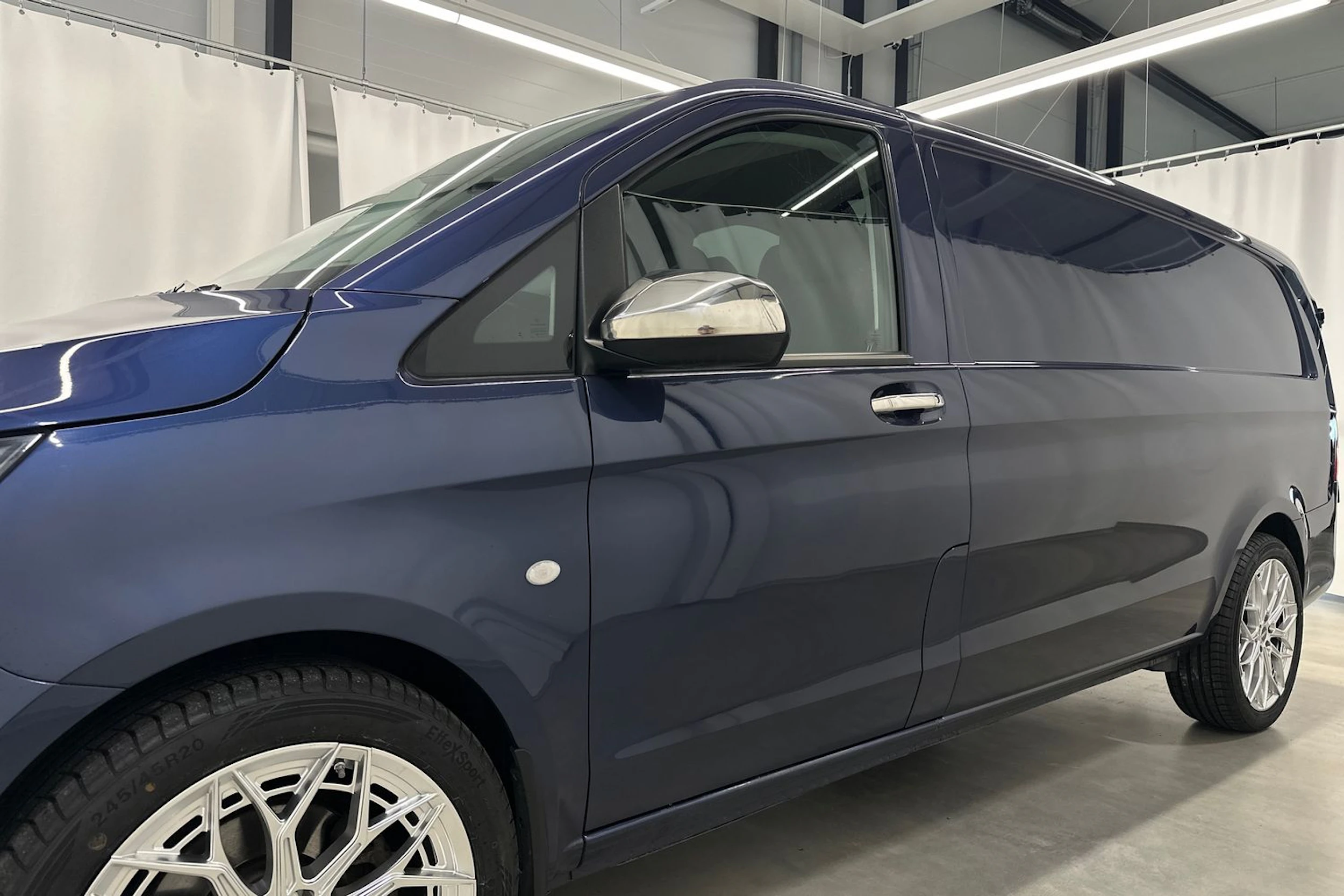 sininen Mercedes-Benz Vito 2024 kuva 34.