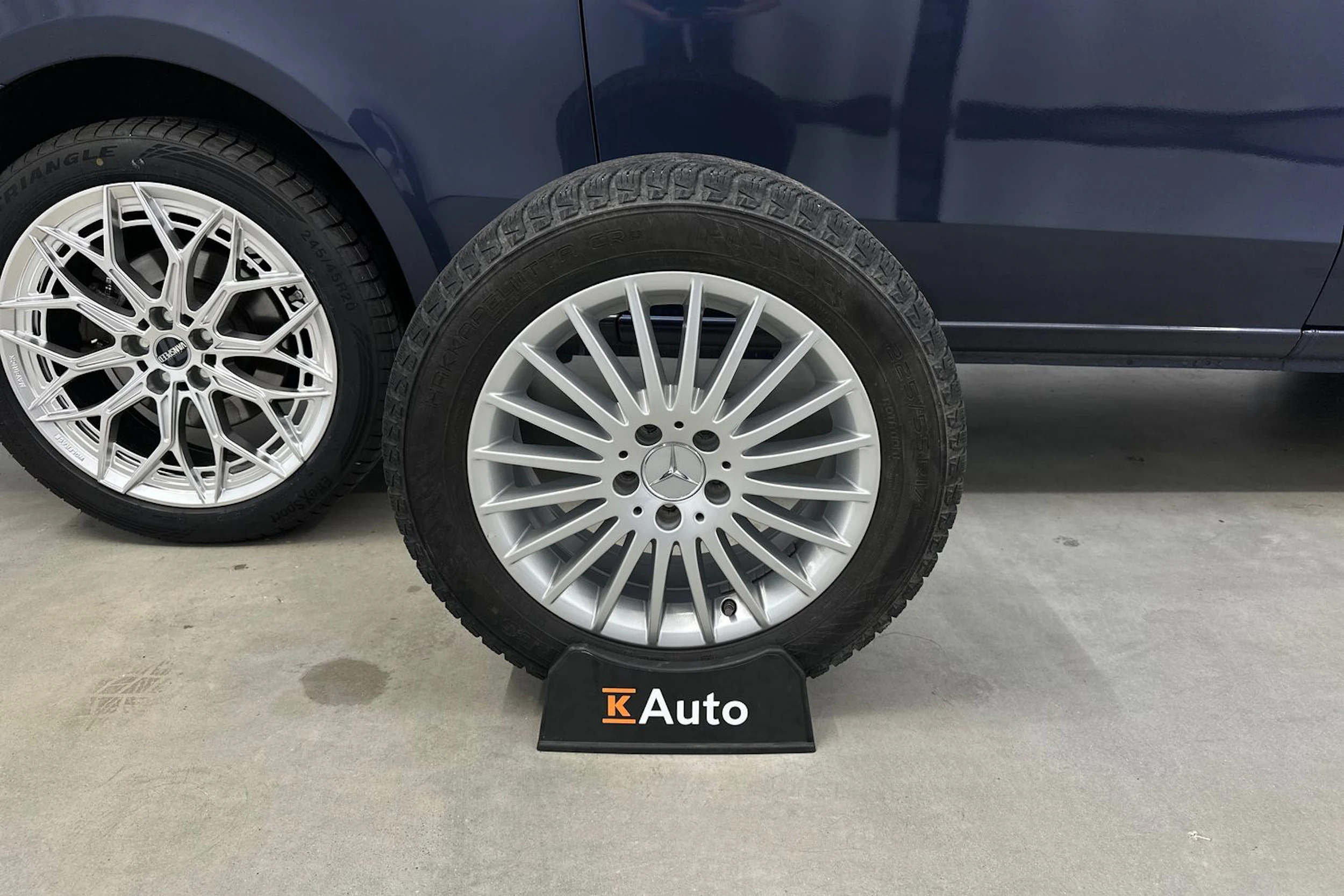 sininen Mercedes-Benz Vito 2024 kuva 35.