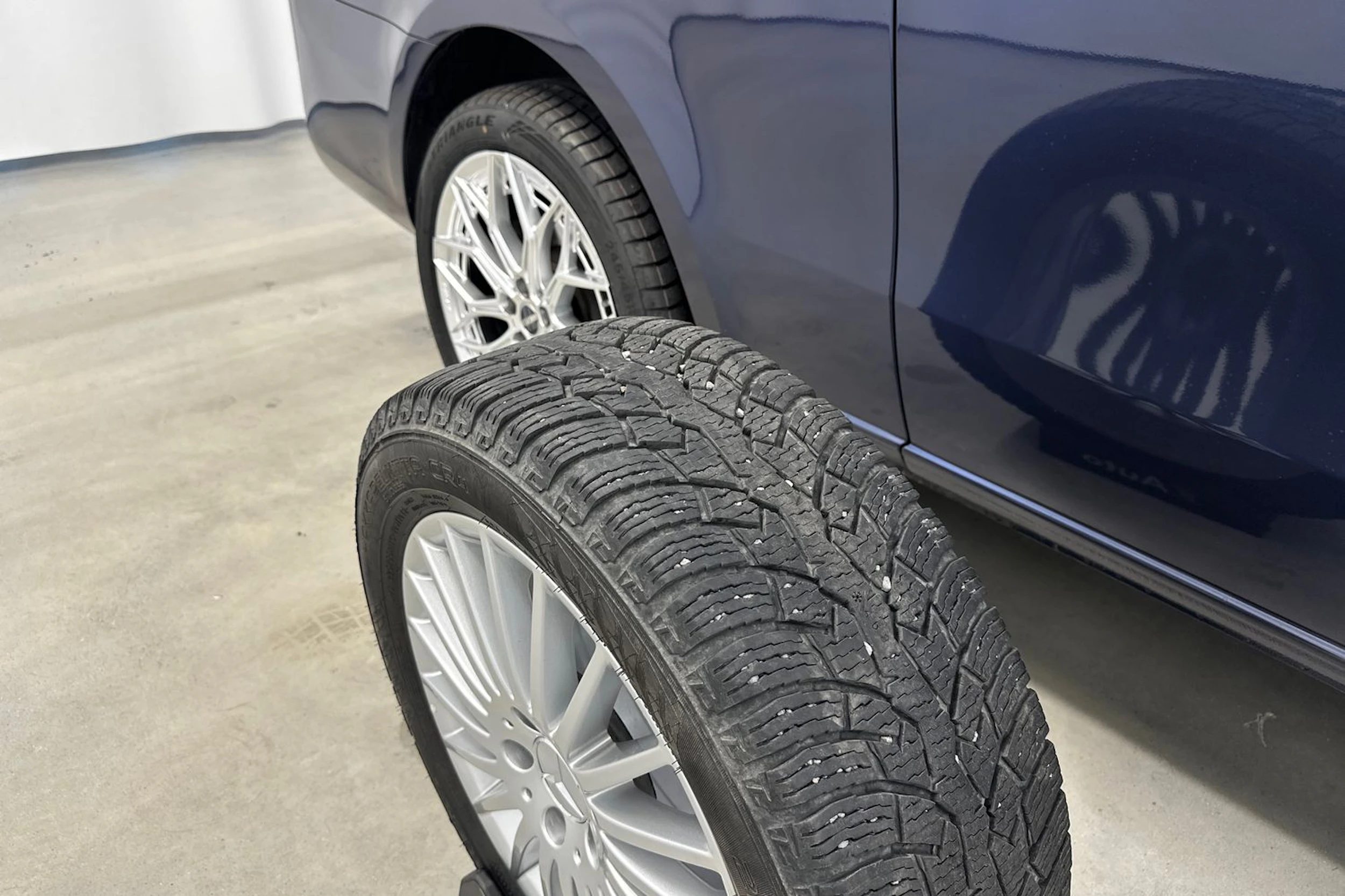 sininen Mercedes-Benz Vito 2024 kuva 36.