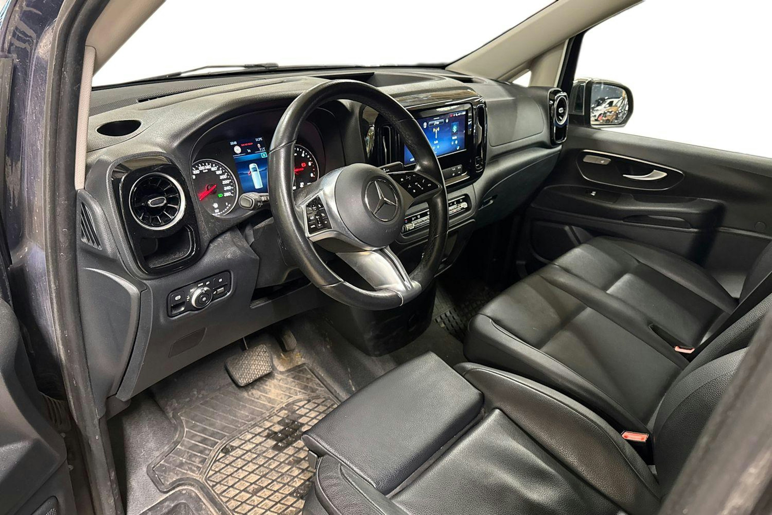 sininen Mercedes-Benz Vito 2024 kuva 3.