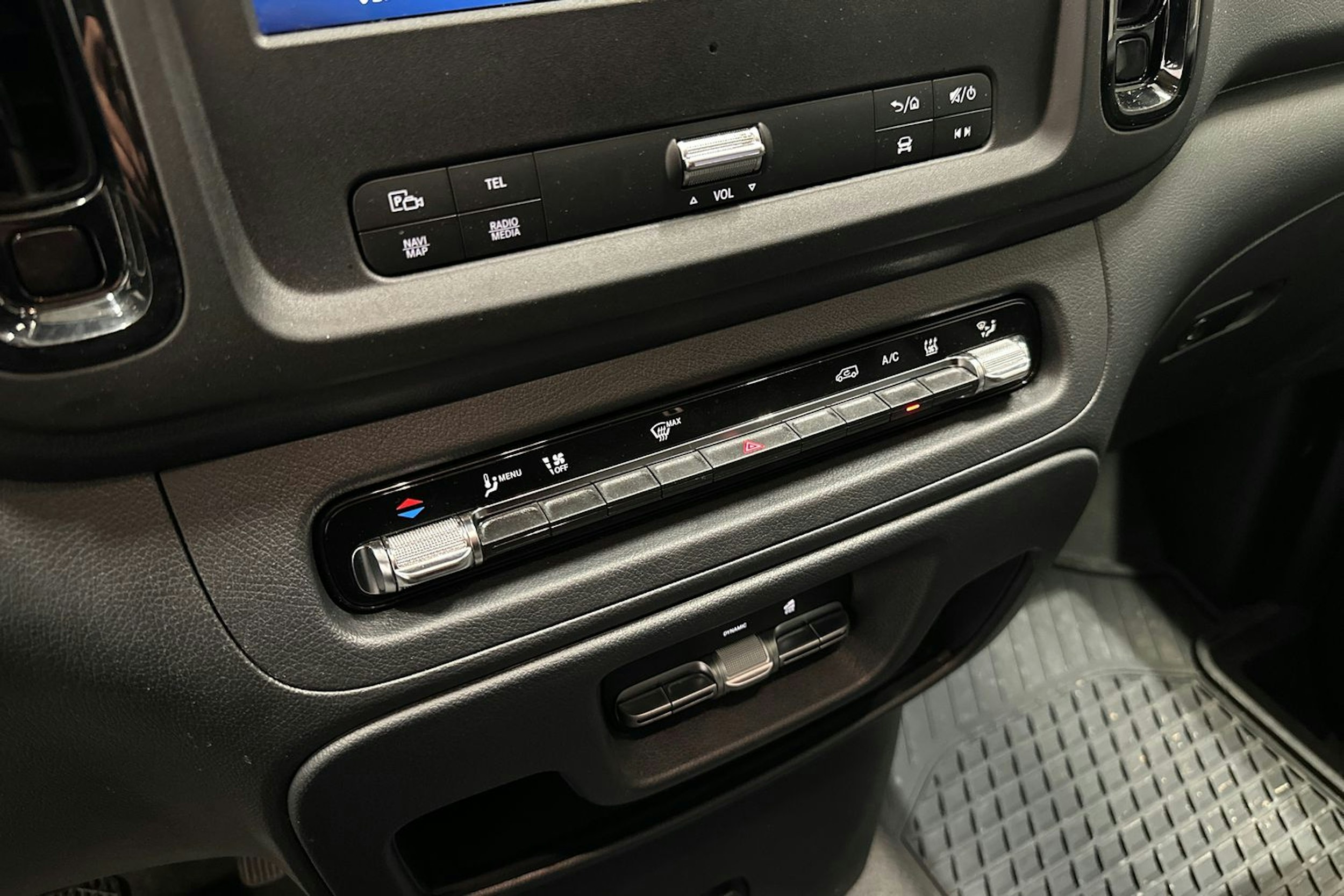 valkoinen Mercedes-Benz Vito 2025 kuva 21.