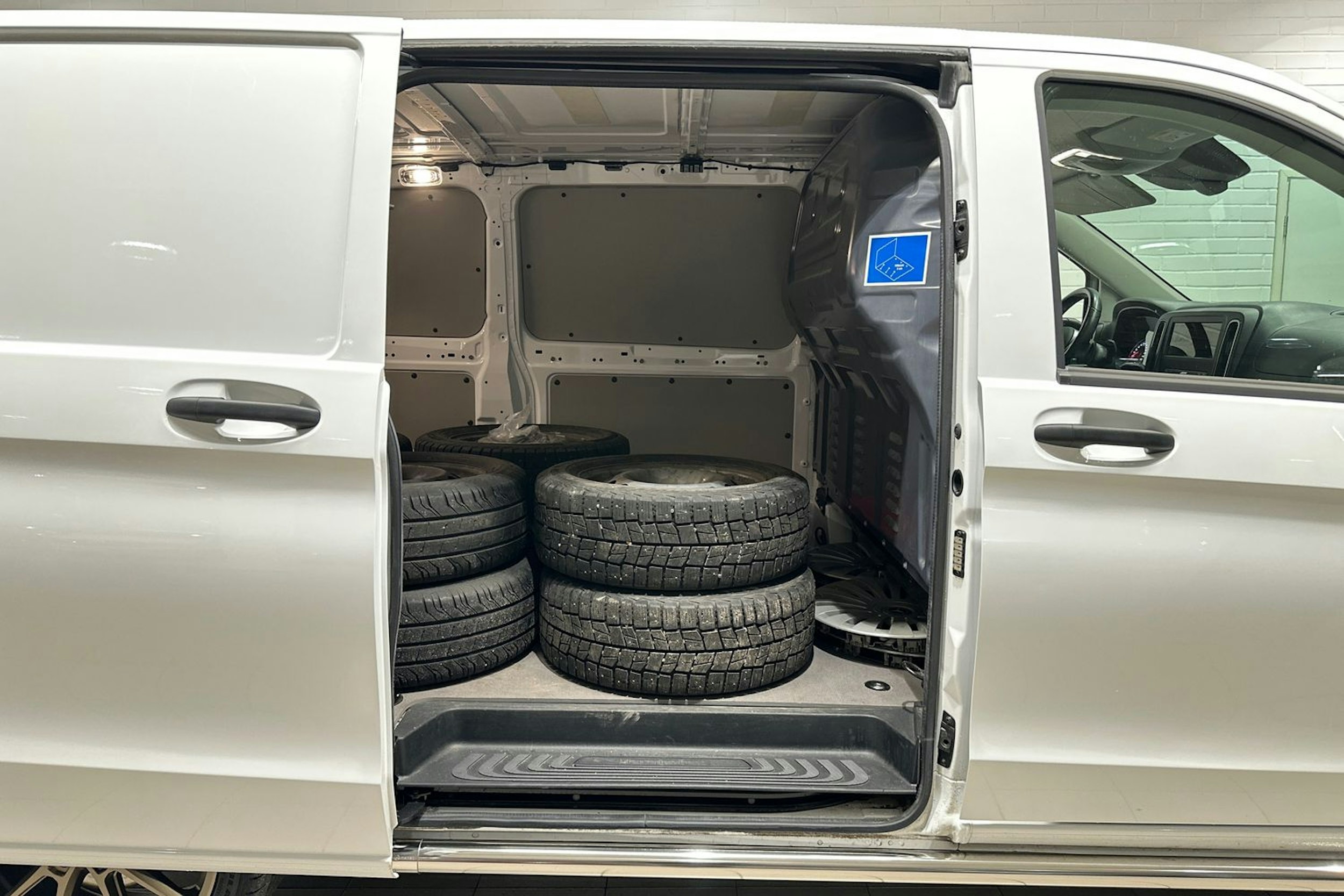 valkoinen Mercedes-Benz Vito 2025 kuva 26.