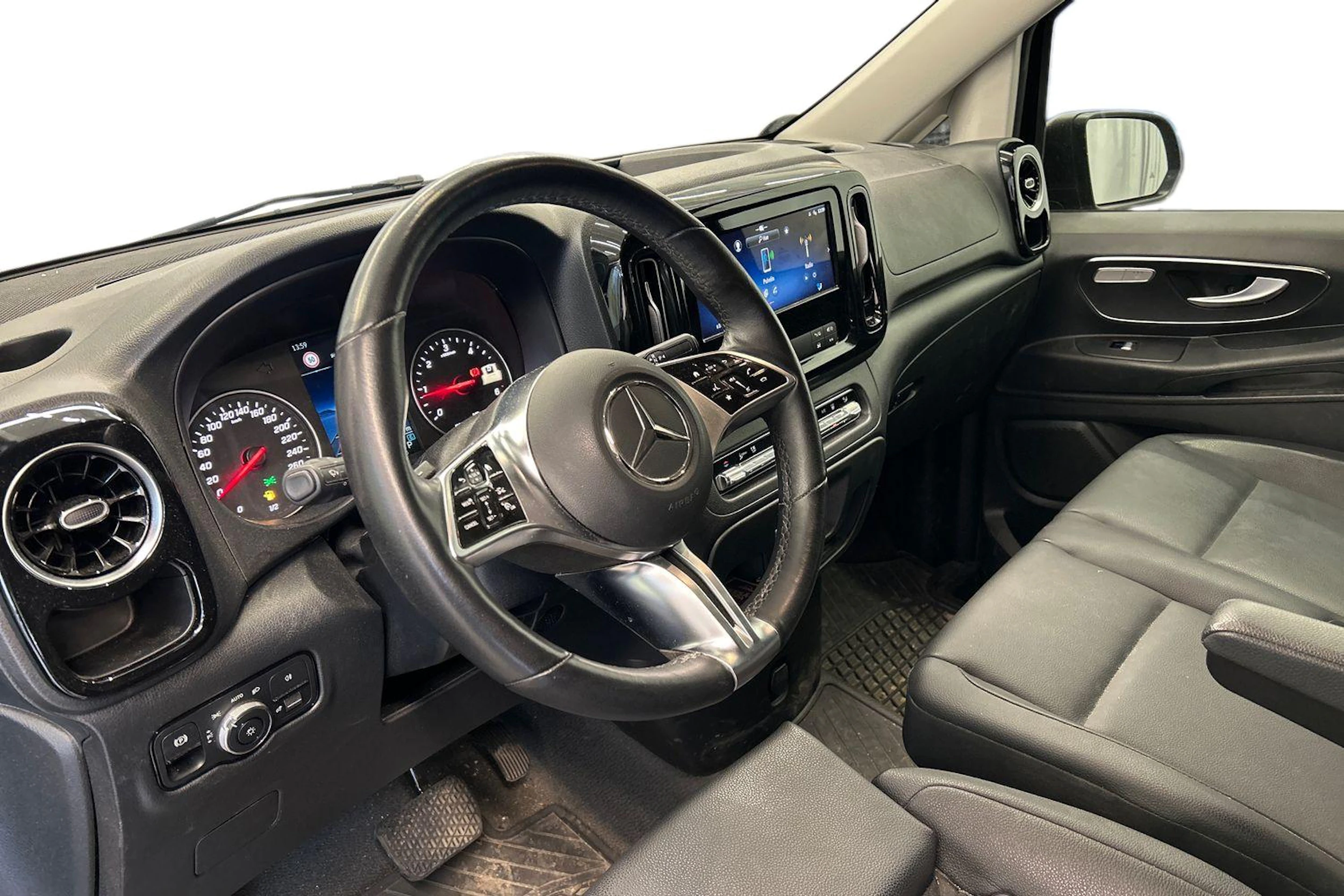 musta Mercedes-Benz Vito 2025 kuva 3.
