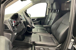 musta Mercedes-Benz Vito 2025 kuva 6.