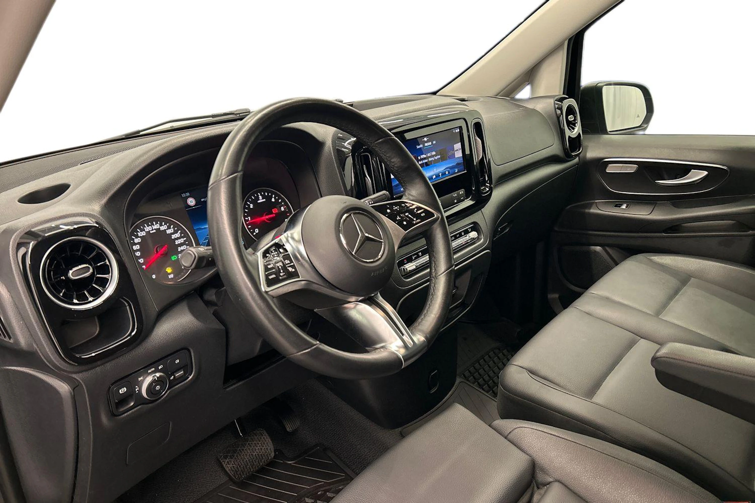 musta Mercedes-Benz Vito 2025 kuva 7.