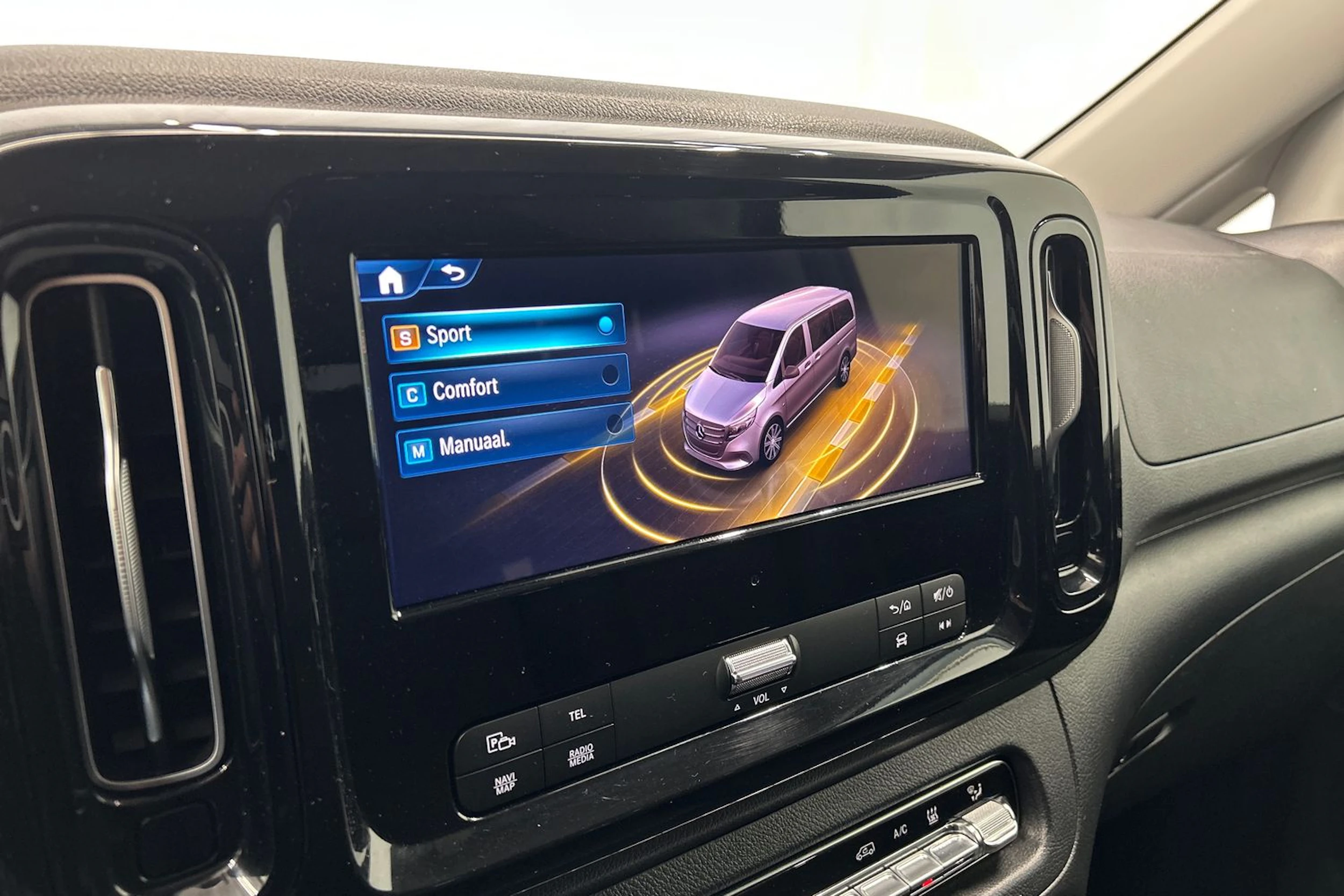 musta Mercedes-Benz Vito 2025 kuva 17.