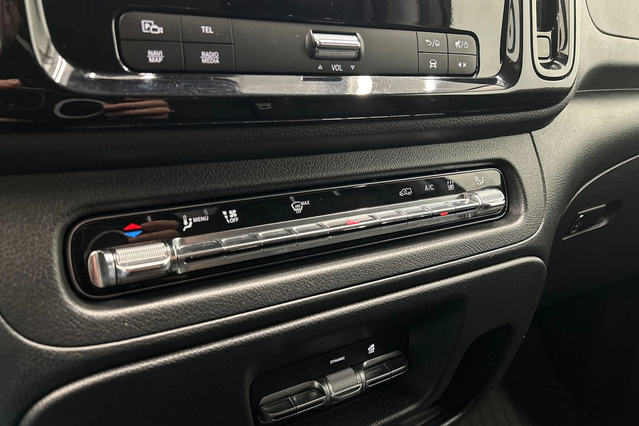 musta Mercedes-Benz Vito 2025 kuva 18.