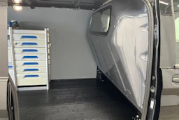 musta Mercedes-Benz Vito 2025 kuva 22.