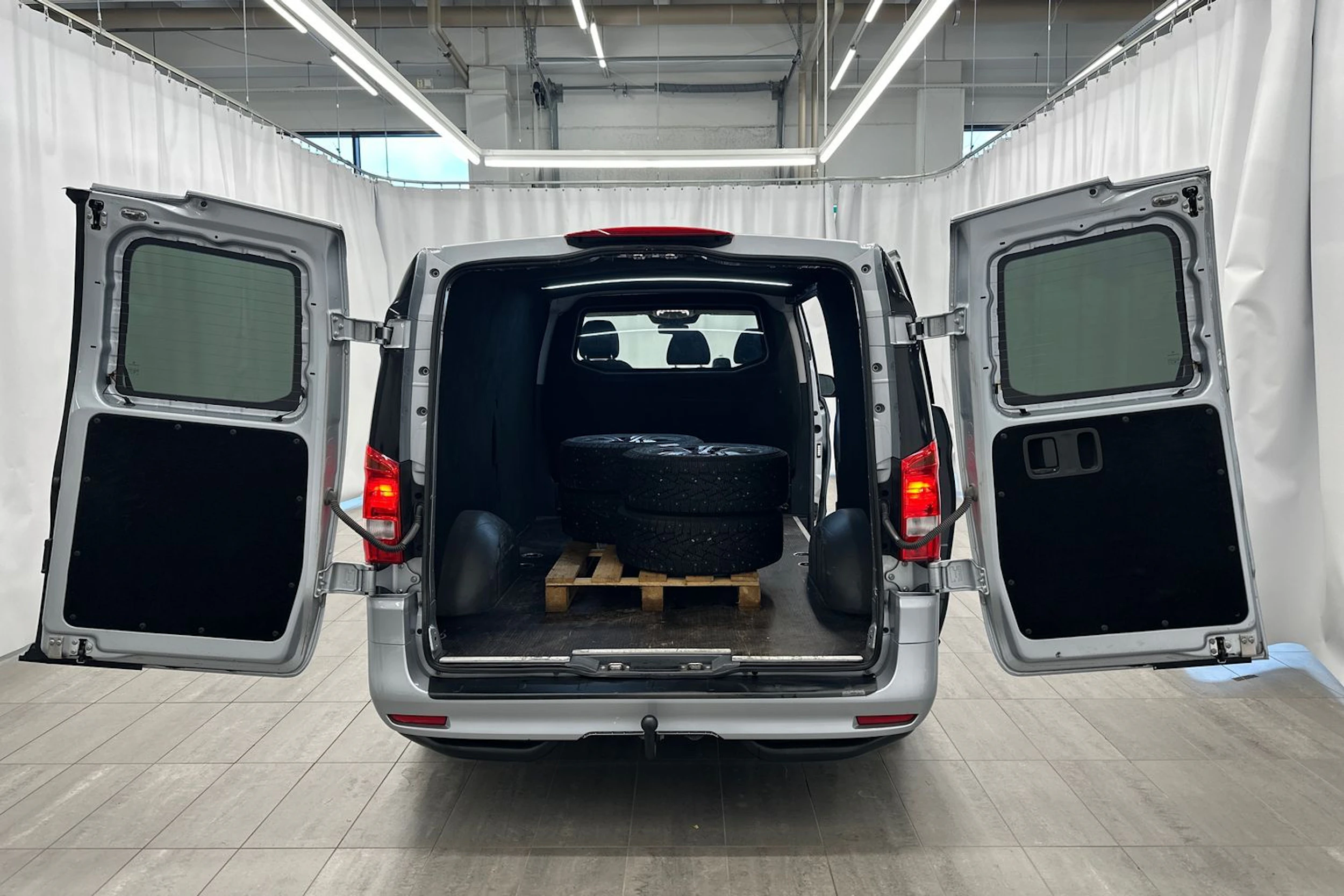 harmaa Mercedes-Benz Vito 2025 kuva 10.
