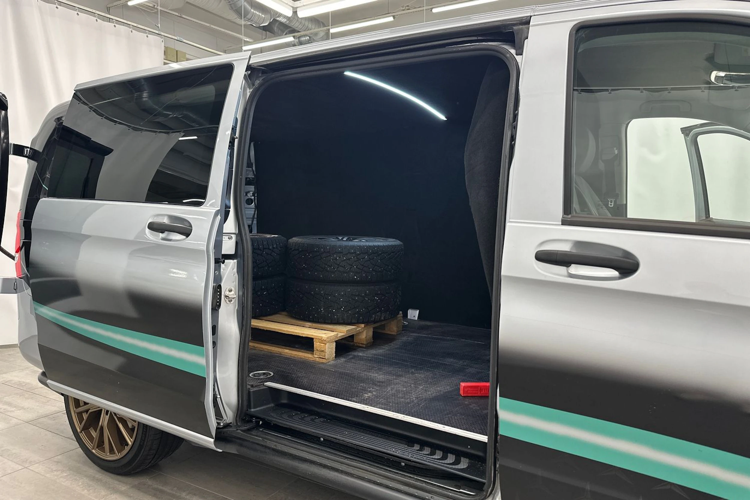 harmaa Mercedes-Benz Vito 2025 kuva 11.