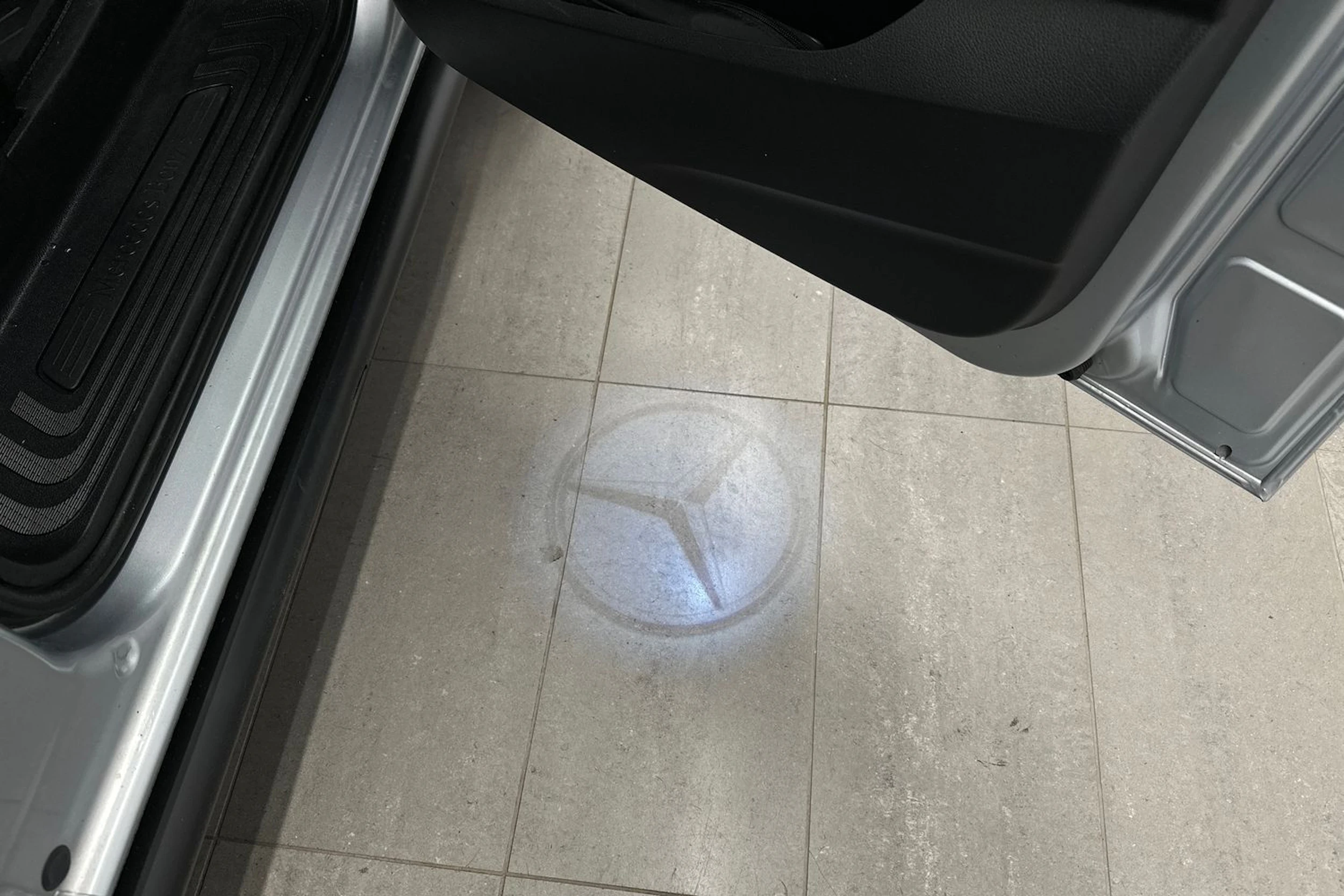 harmaa Mercedes-Benz Vito 2025 kuva 25.