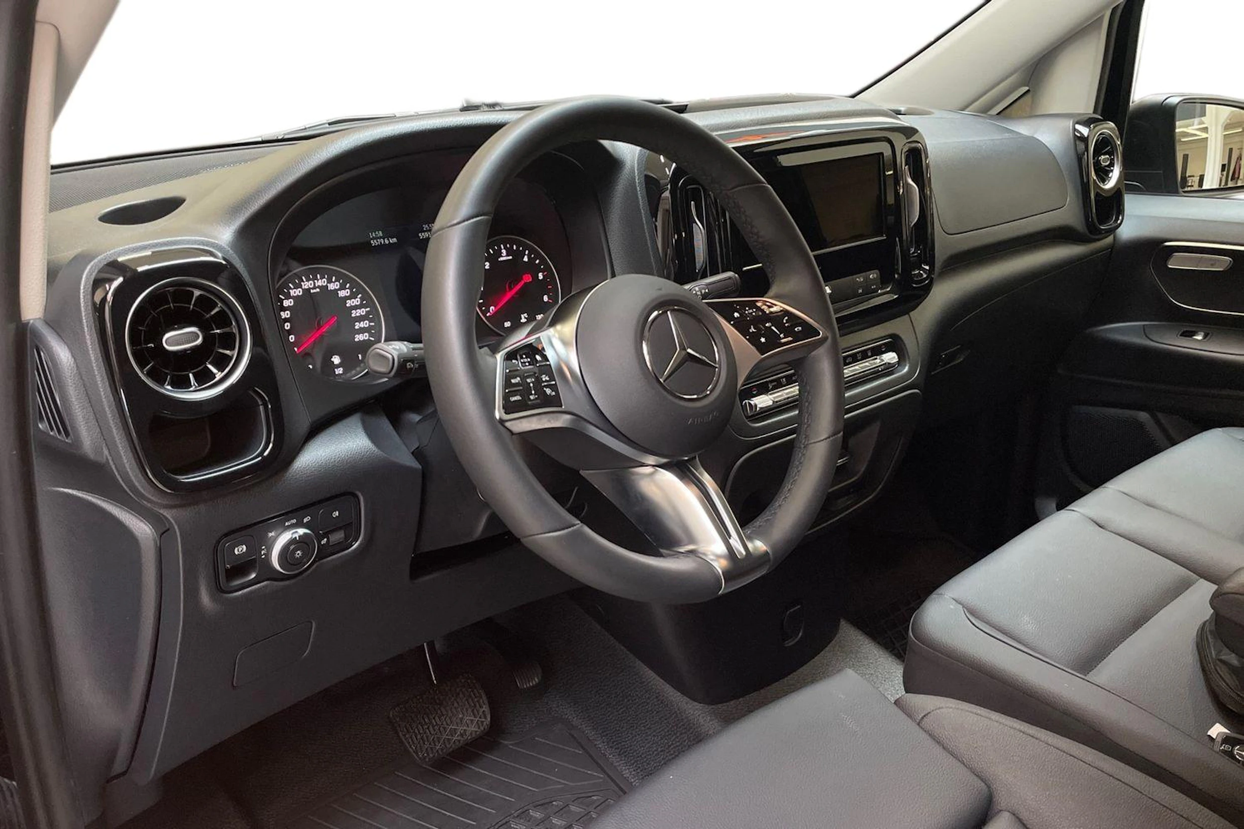 musta Mercedes-Benz Vito 2026 kuva 8.