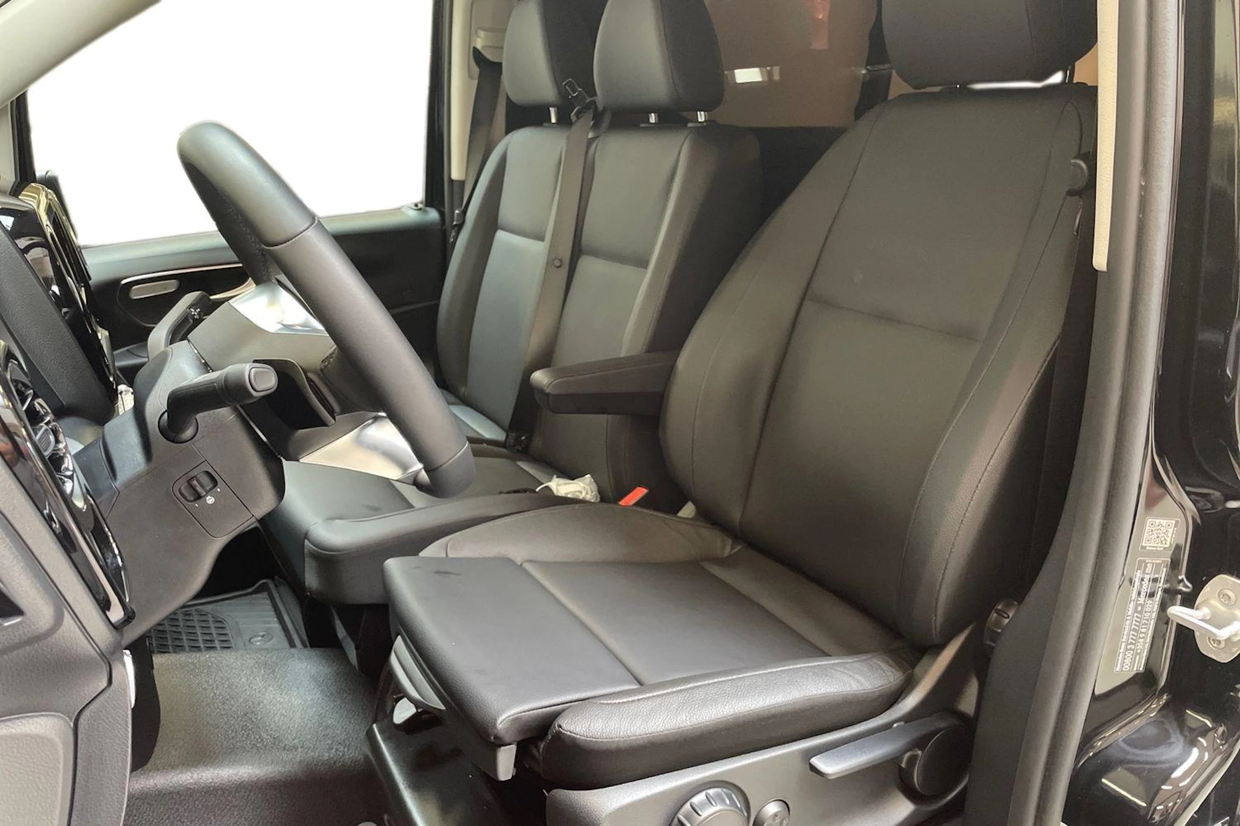 musta Mercedes-Benz Vito 2026 kuva 9.