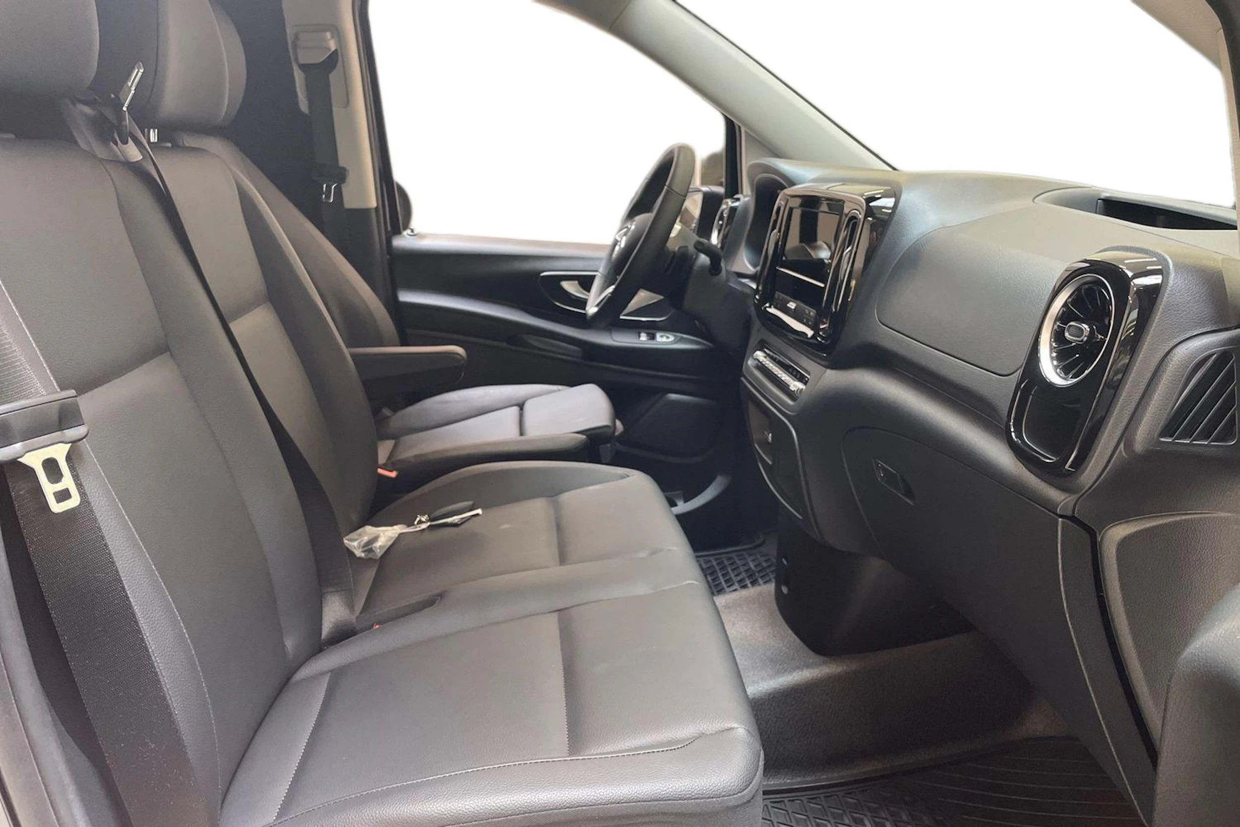 musta Mercedes-Benz Vito 2026 kuva 11.