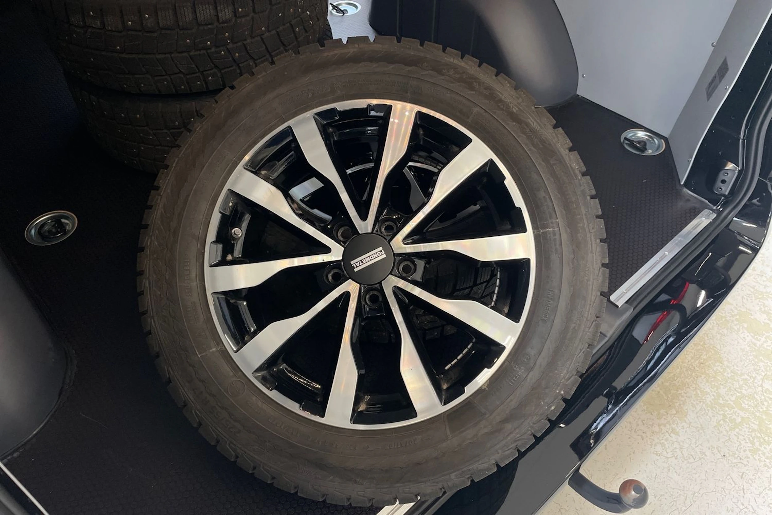 musta Mercedes-Benz Vito 2026 kuva 16.