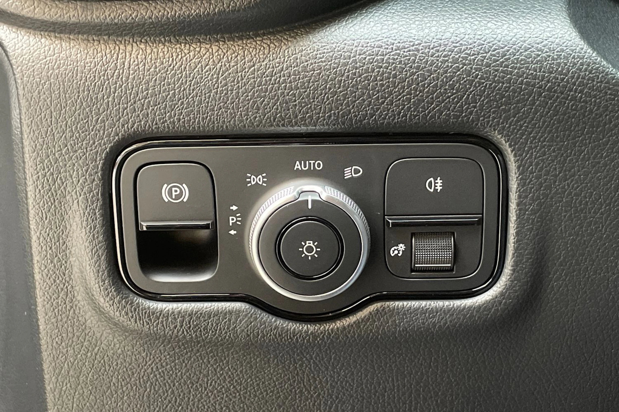 musta Mercedes-Benz Vito 2026 kuva 17.