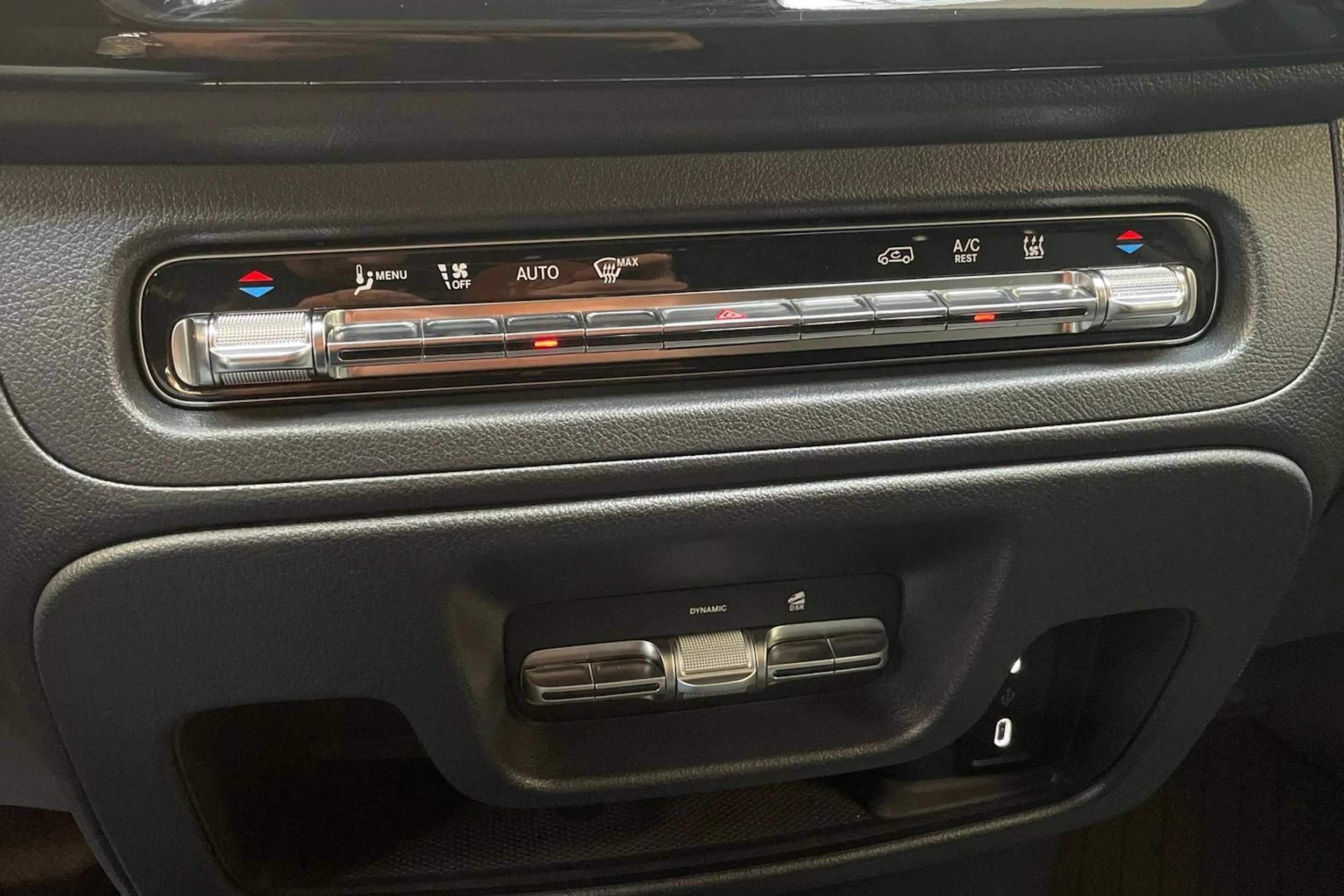 musta Mercedes-Benz Vito 2026 kuva 22.