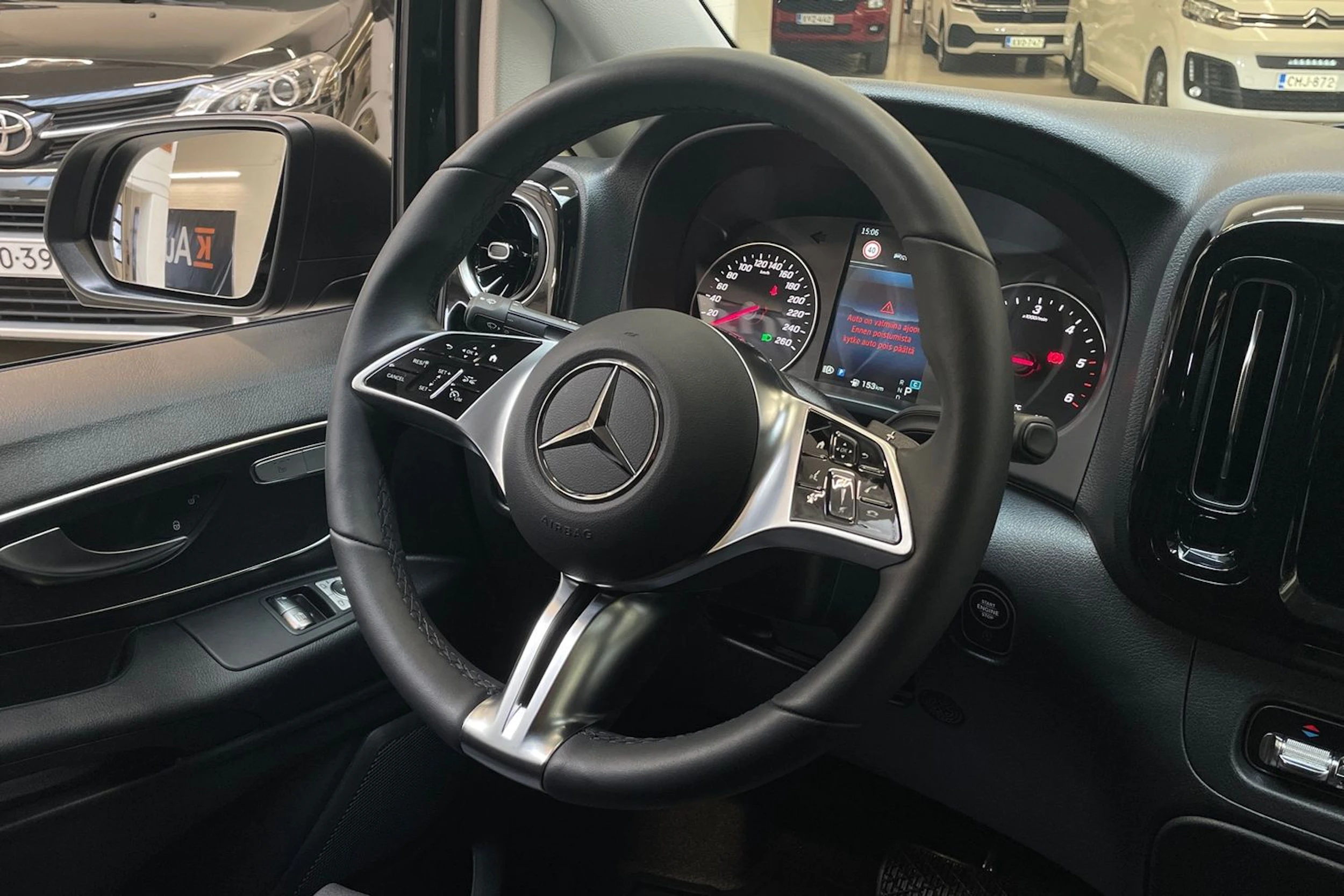 musta Mercedes-Benz Vito 2026 kuva 30.