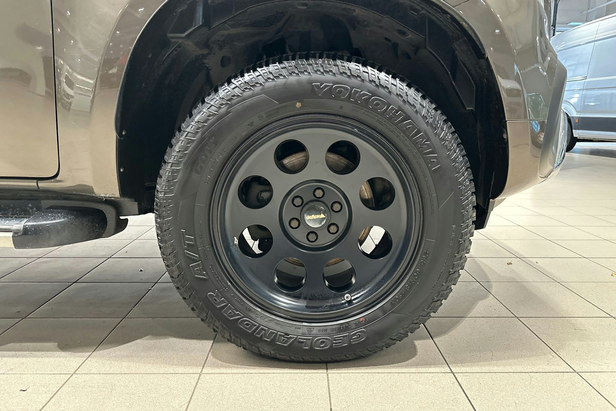 ruskea (beige) Mercedes-Benz X 2017 kuva 11.