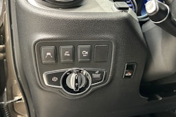 ruskea (beige) Mercedes-Benz X 2017 kuva 15.