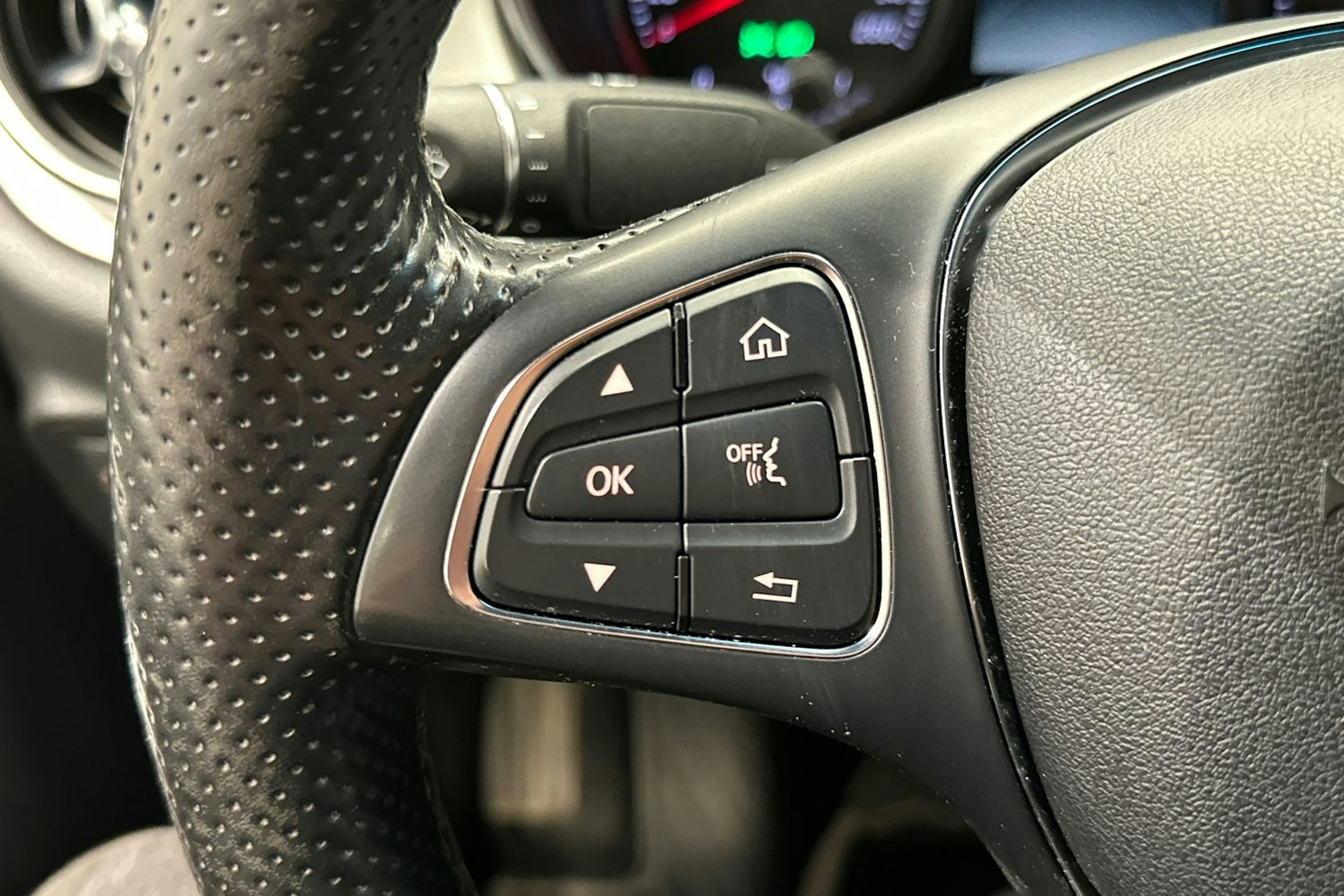 ruskea (beige) Mercedes-Benz X 2017 kuva 16.