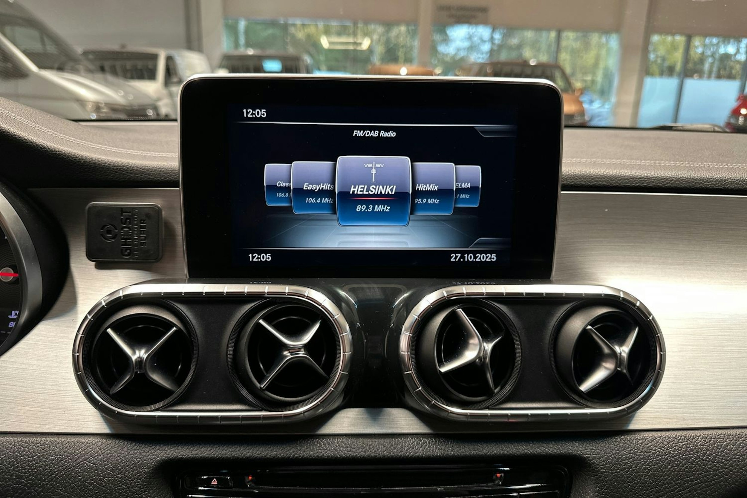 ruskea (beige) Mercedes-Benz X 2017 kuva 19.