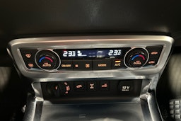 ruskea (beige) Mercedes-Benz X 2017 kuva 23.