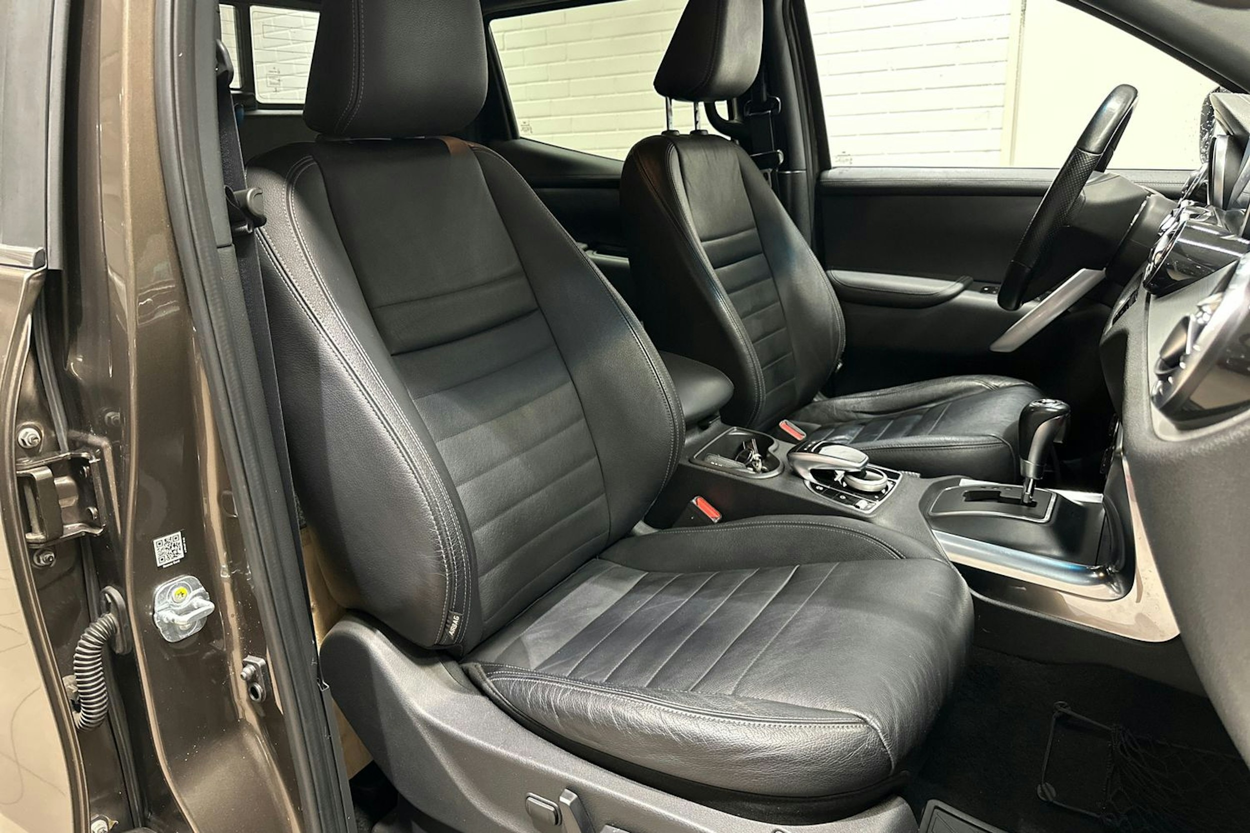ruskea (beige) Mercedes-Benz X 2017 kuva 25.