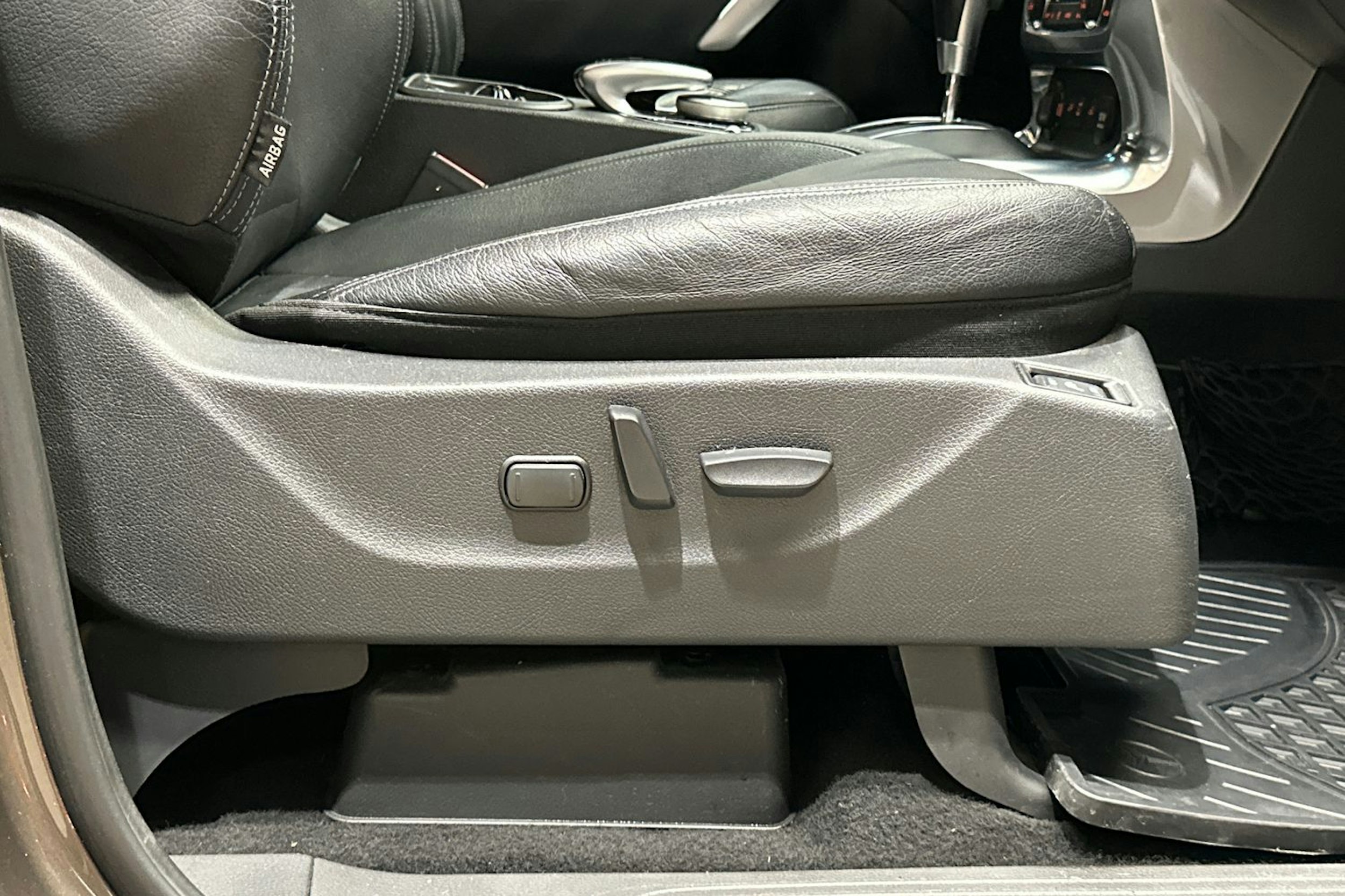 ruskea (beige) Mercedes-Benz X 2017 kuva 26.