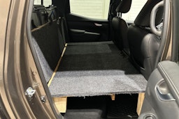 ruskea (beige) Mercedes-Benz X 2017 kuva 27.